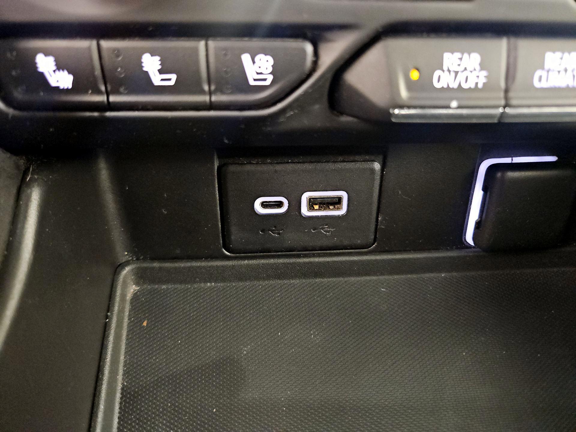 Thumbnail: 2023 GMC Yukon XL - 18