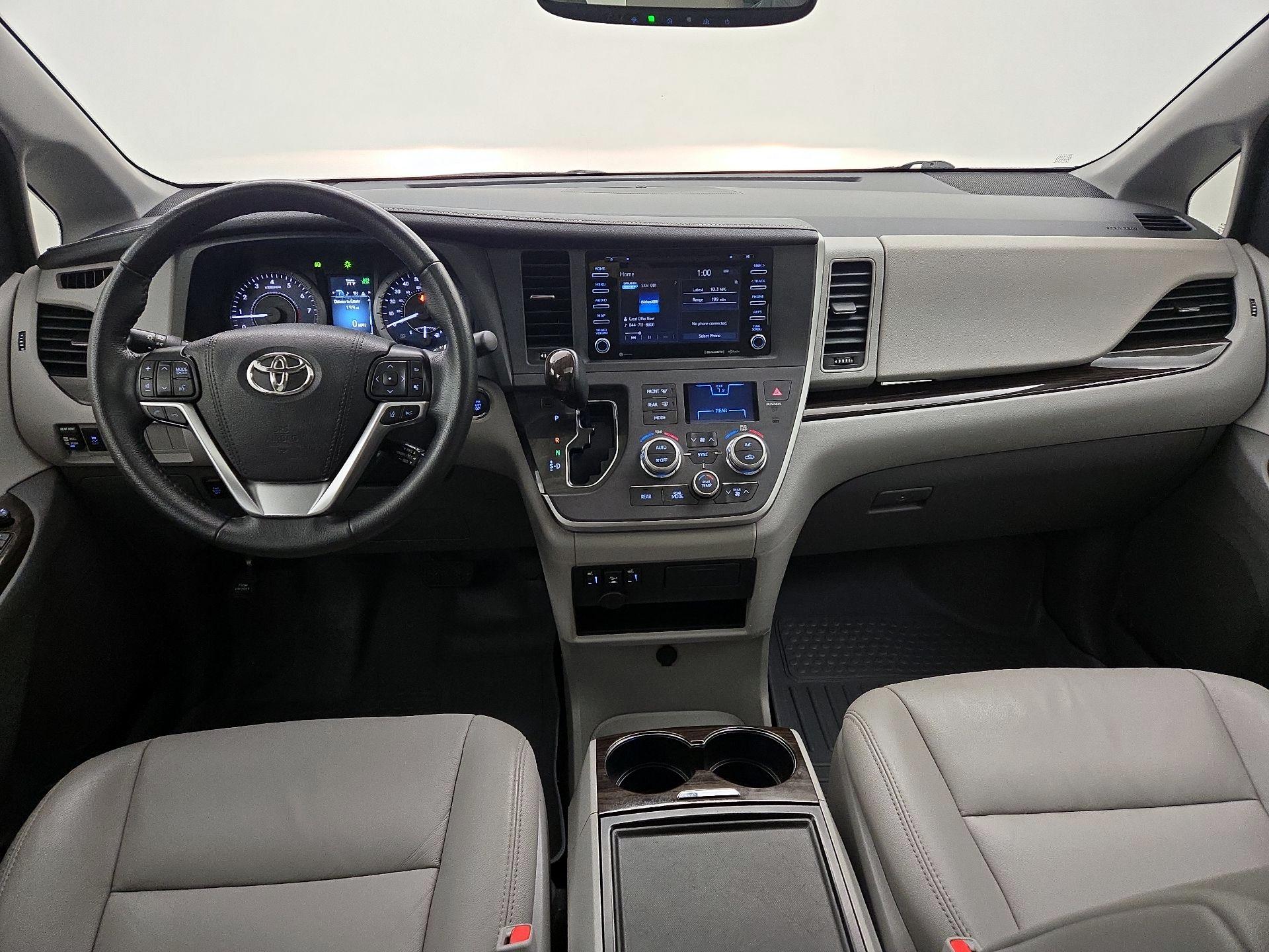 Thumbnail: 2020 Toyota Sienna - 9