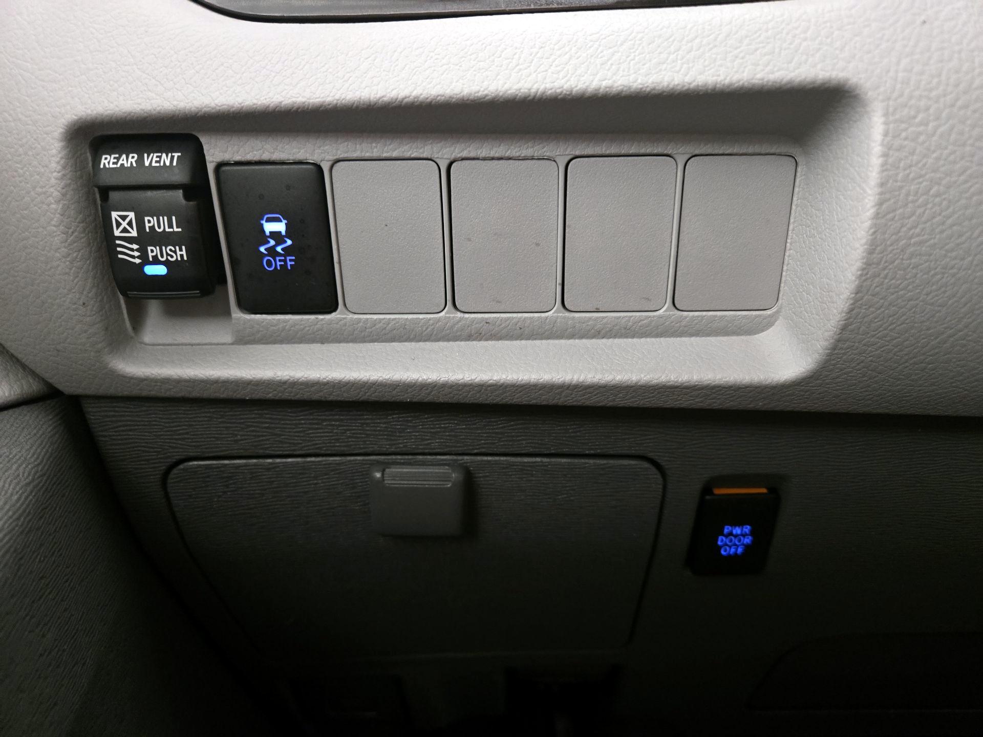 Thumbnail: 2020 Toyota Sienna - 13