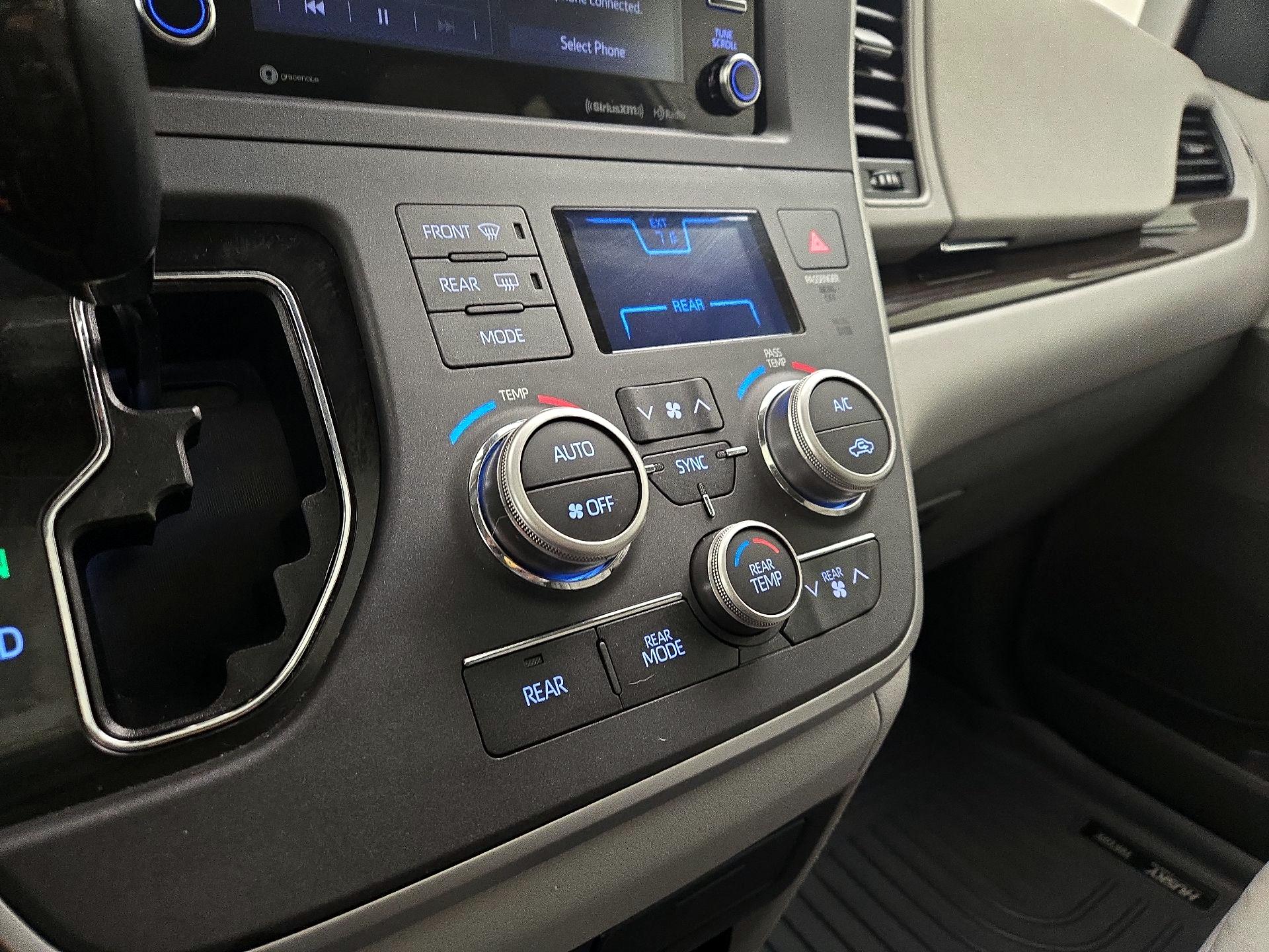 Thumbnail: 2020 Toyota Sienna - 16