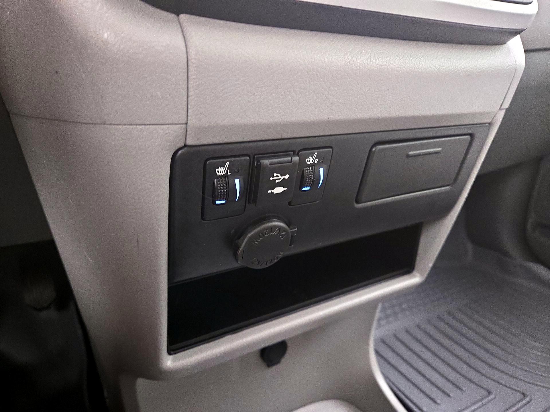 Thumbnail: 2020 Toyota Sienna - 18