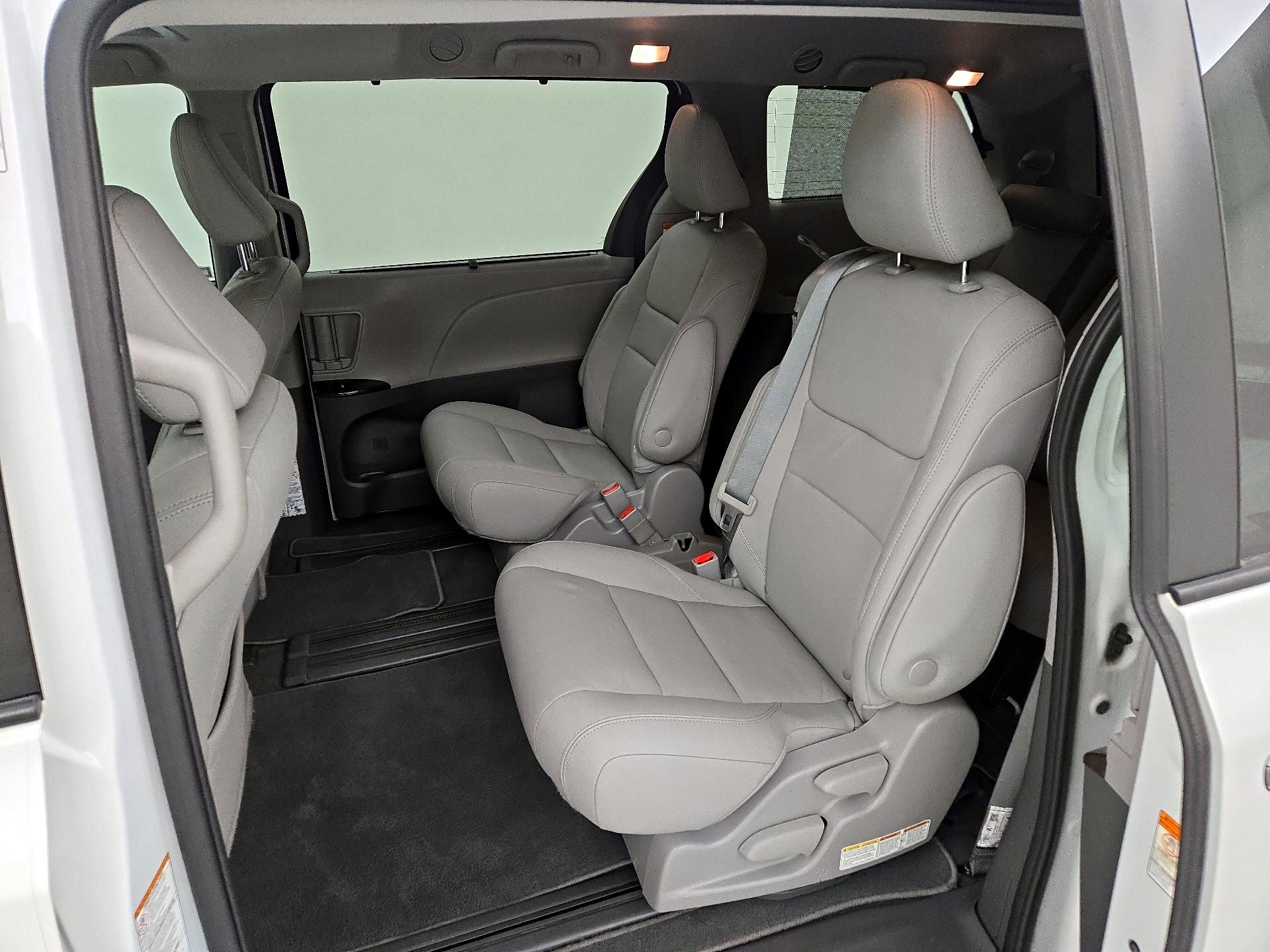 Thumbnail: 2020 Toyota Sienna - 20