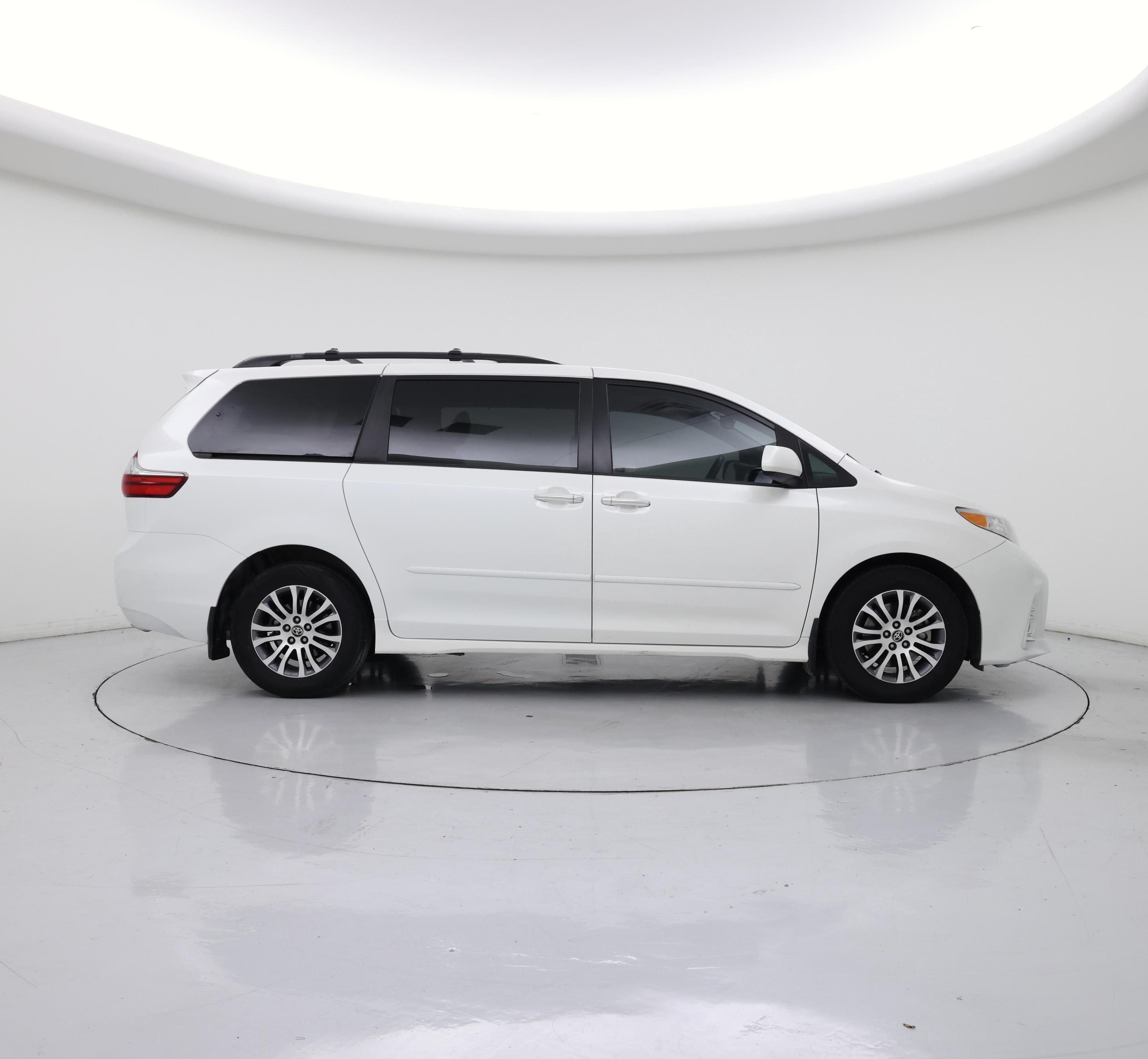 Thumbnail: 2020 Toyota Sienna - 7