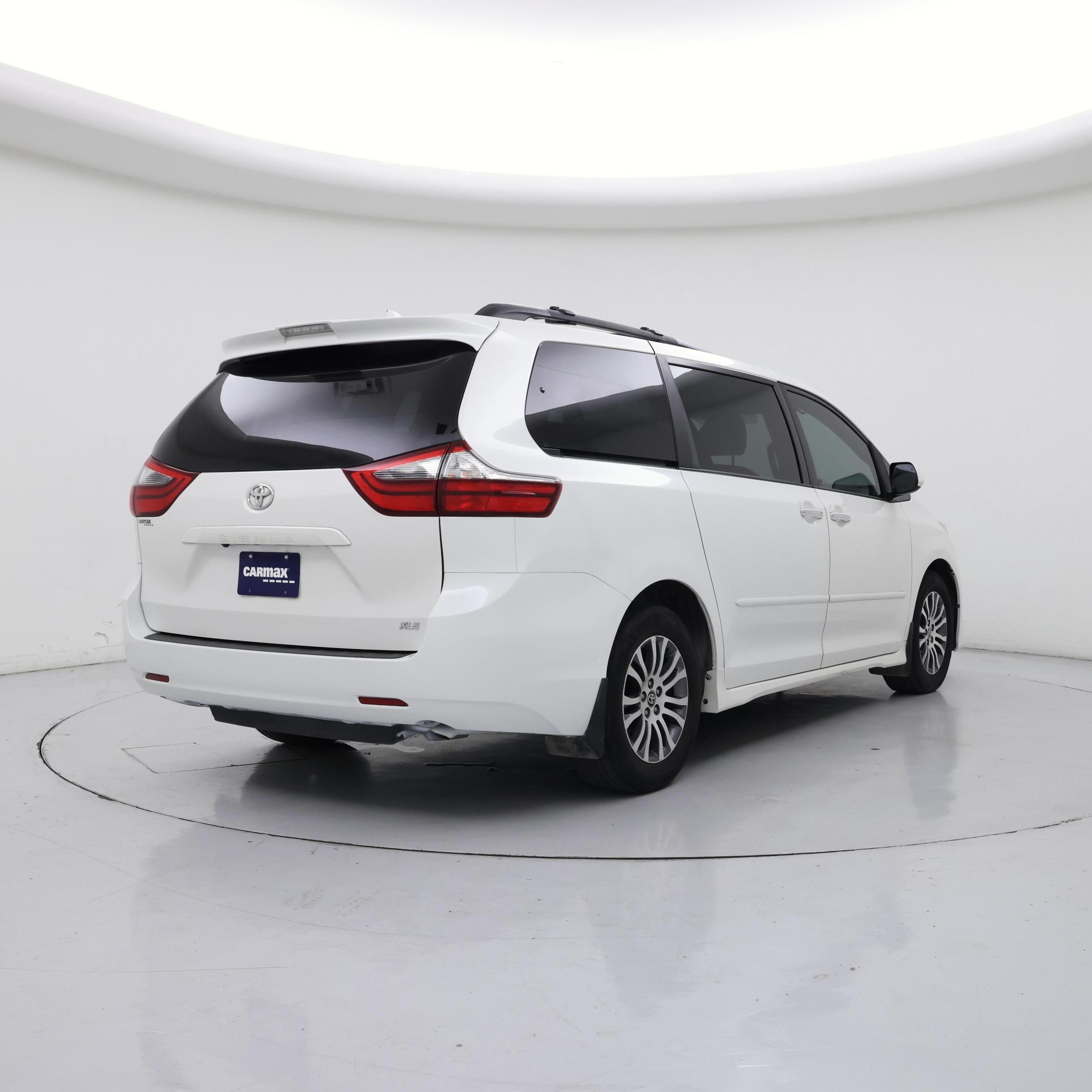 Thumbnail: 2020 Toyota Sienna - 8