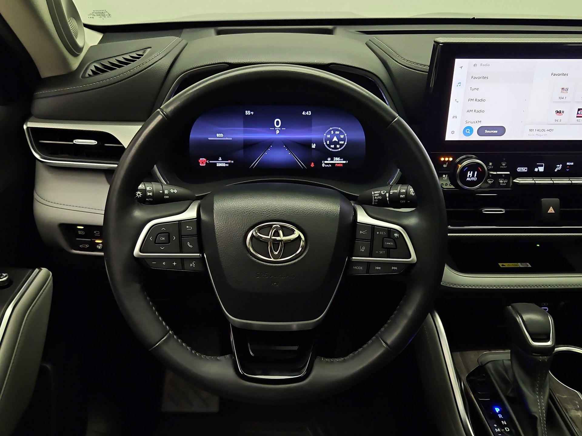 Thumbnail: 2023 Toyota Highlander - 10