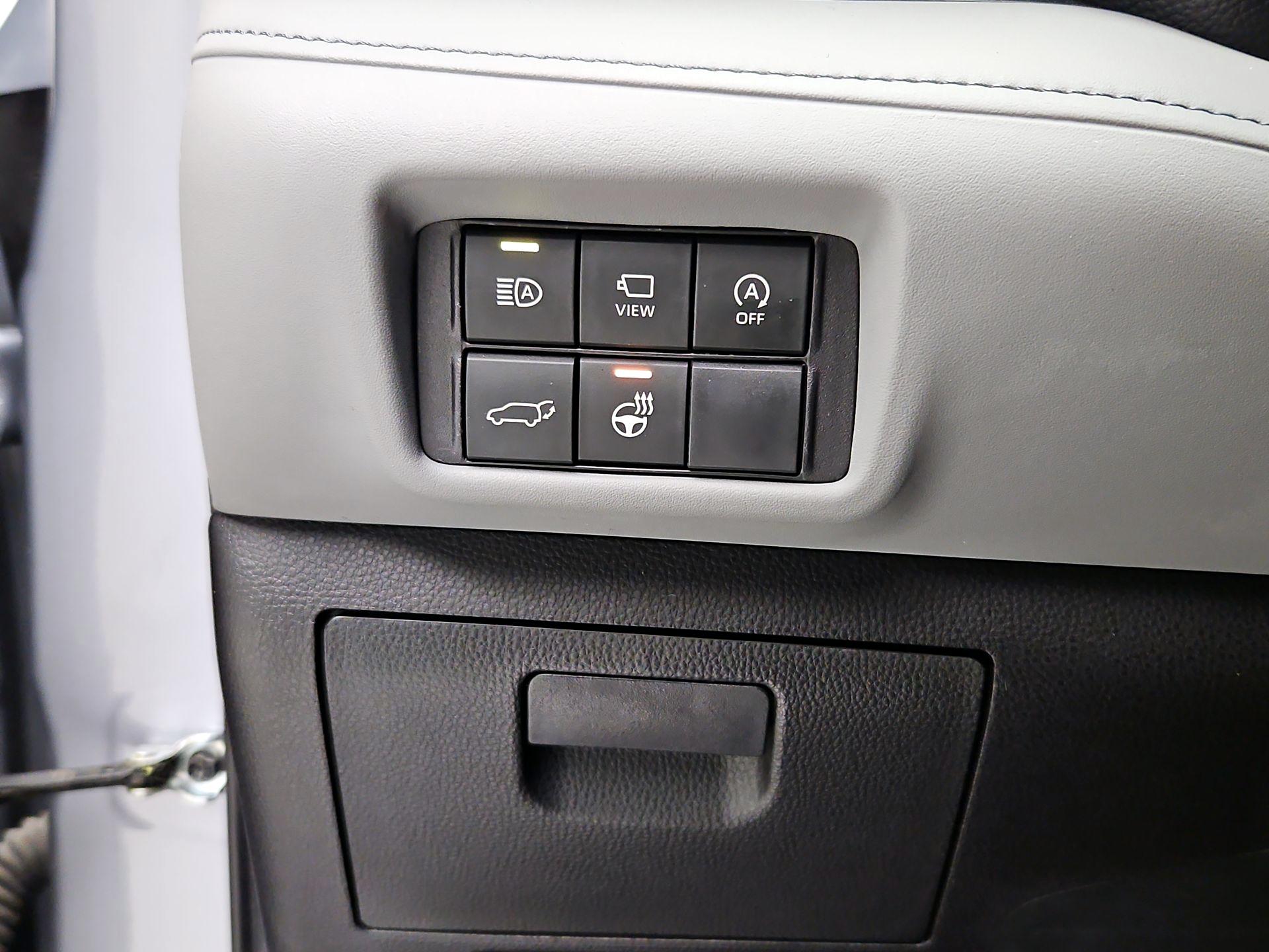 Thumbnail: 2023 Toyota Highlander - 13