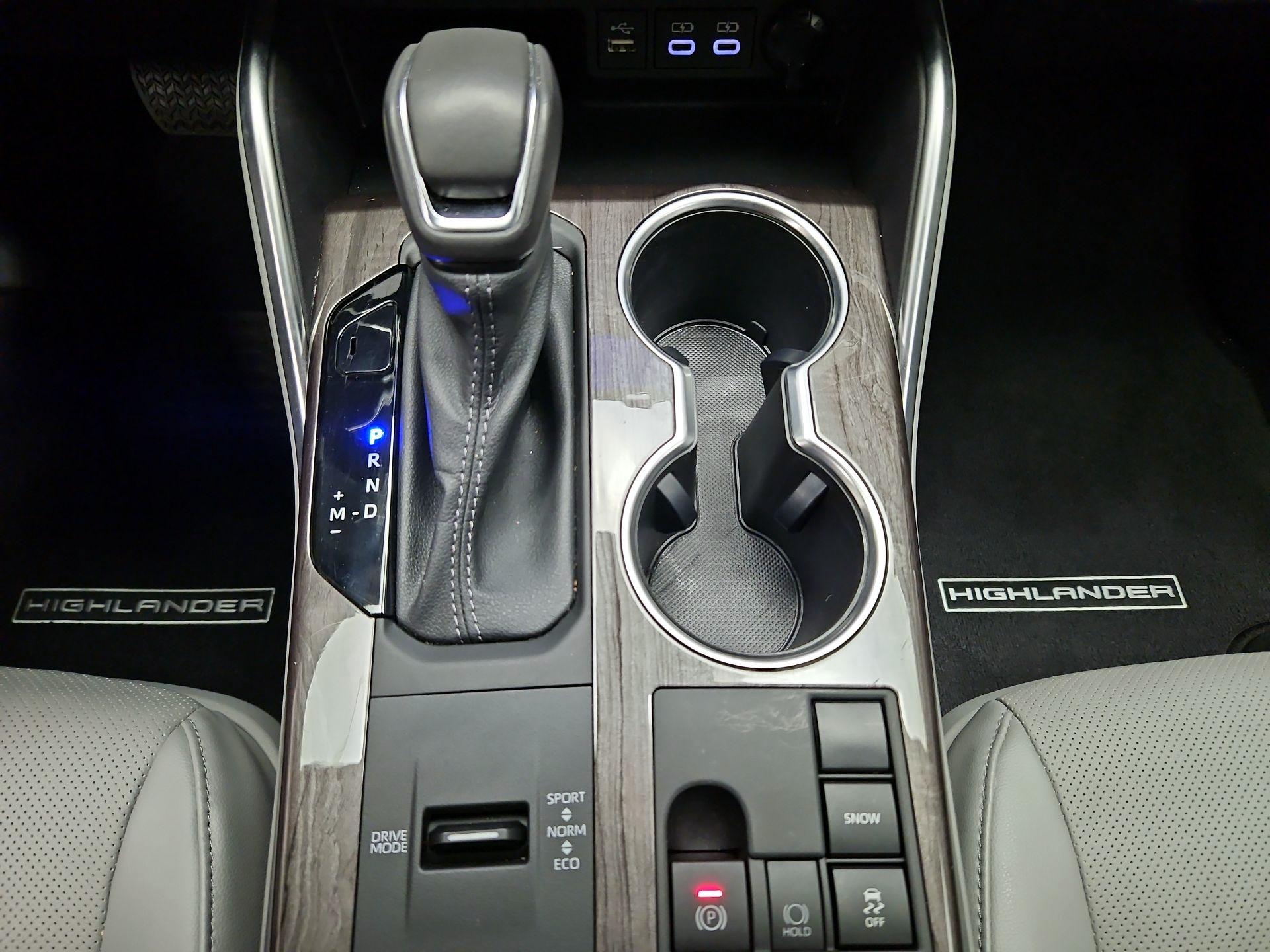 Thumbnail: 2023 Toyota Highlander - 17