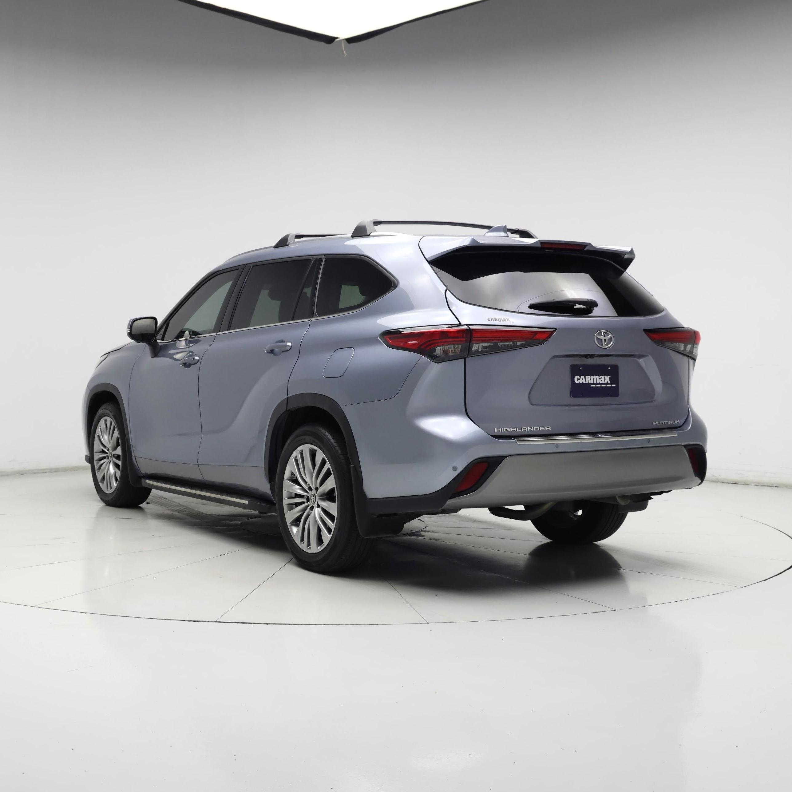 Thumbnail: 2023 Toyota Highlander - 2