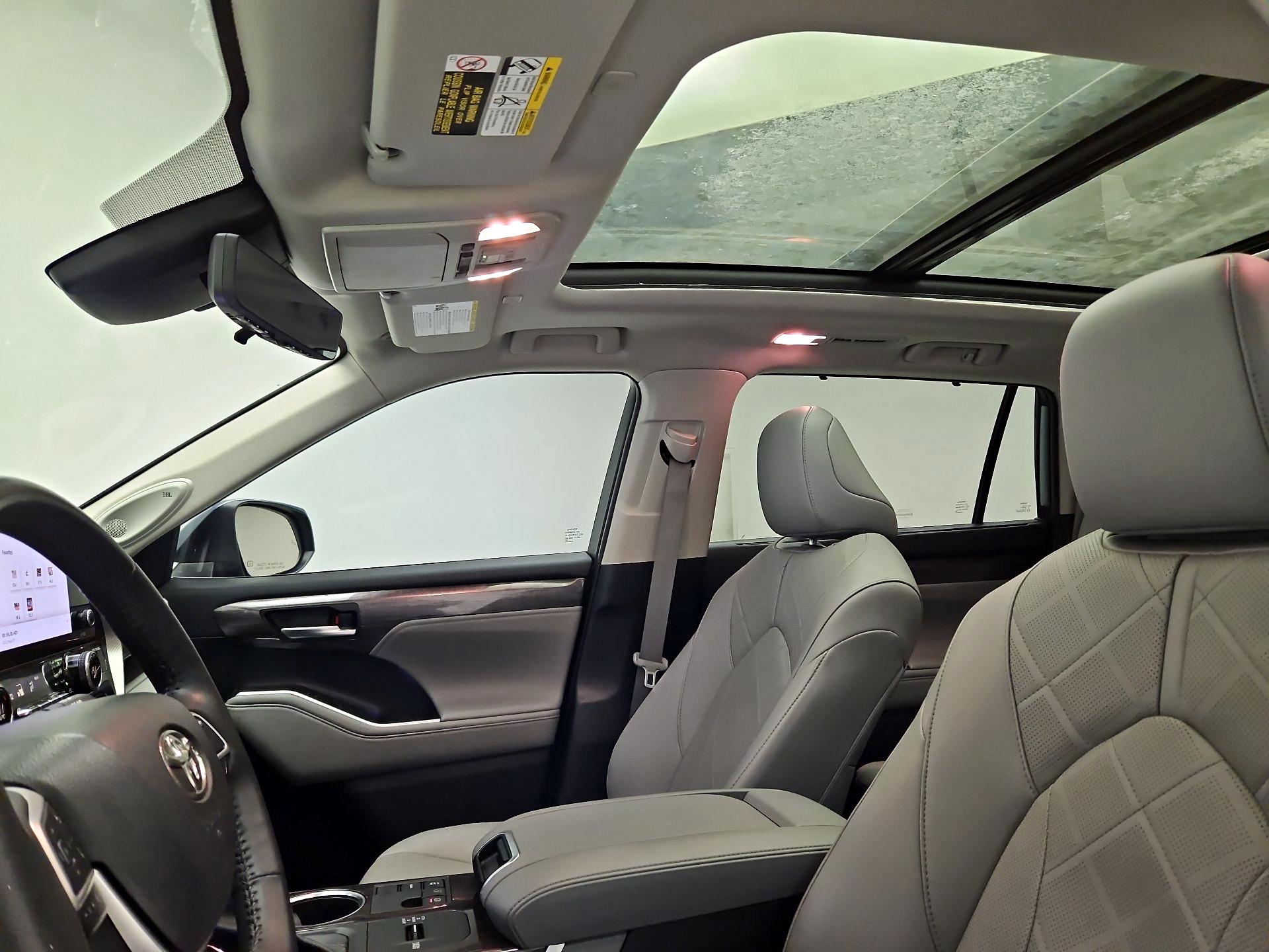 Thumbnail: 2023 Toyota Highlander - 19