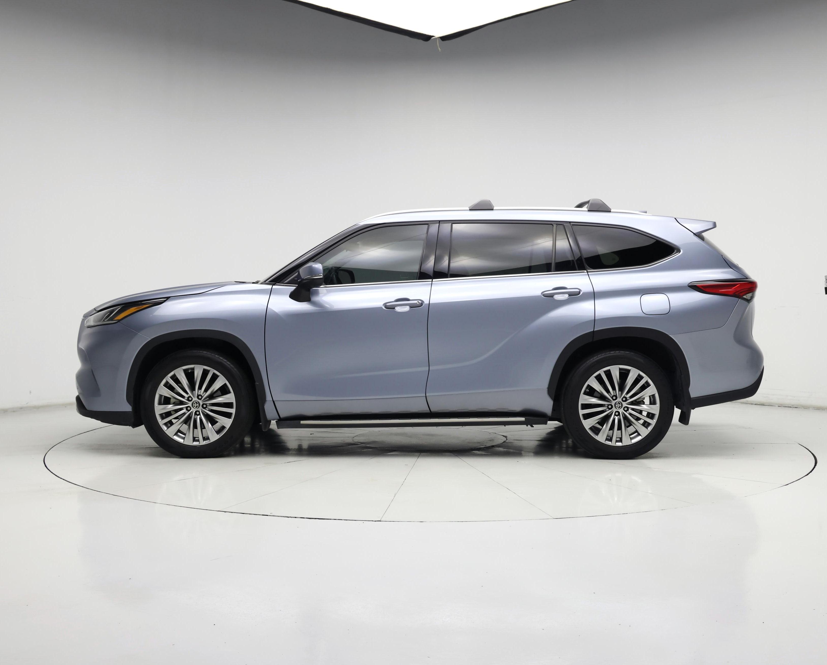 Thumbnail: 2023 Toyota Highlander - 3