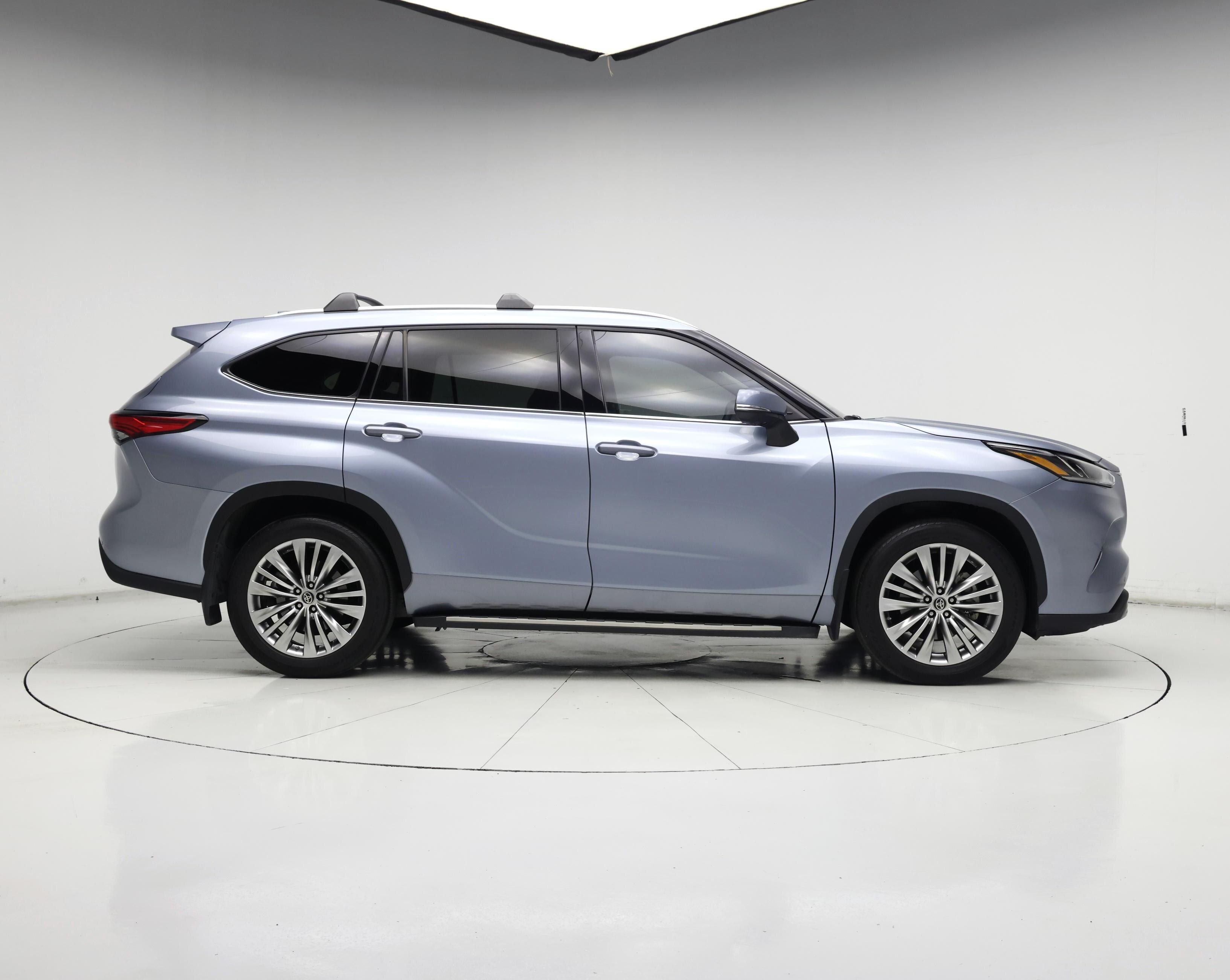 Thumbnail: 2023 Toyota Highlander - 7