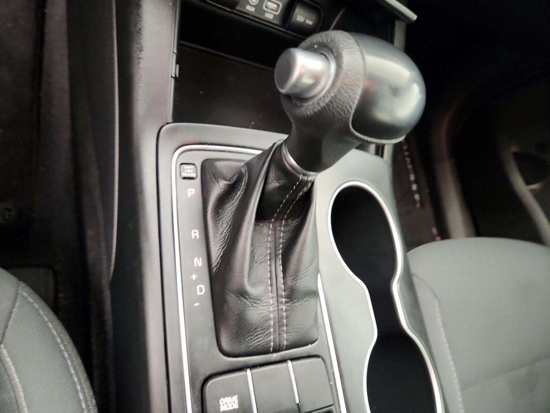 Thumbnail: 2017 Kia Sorento - 16