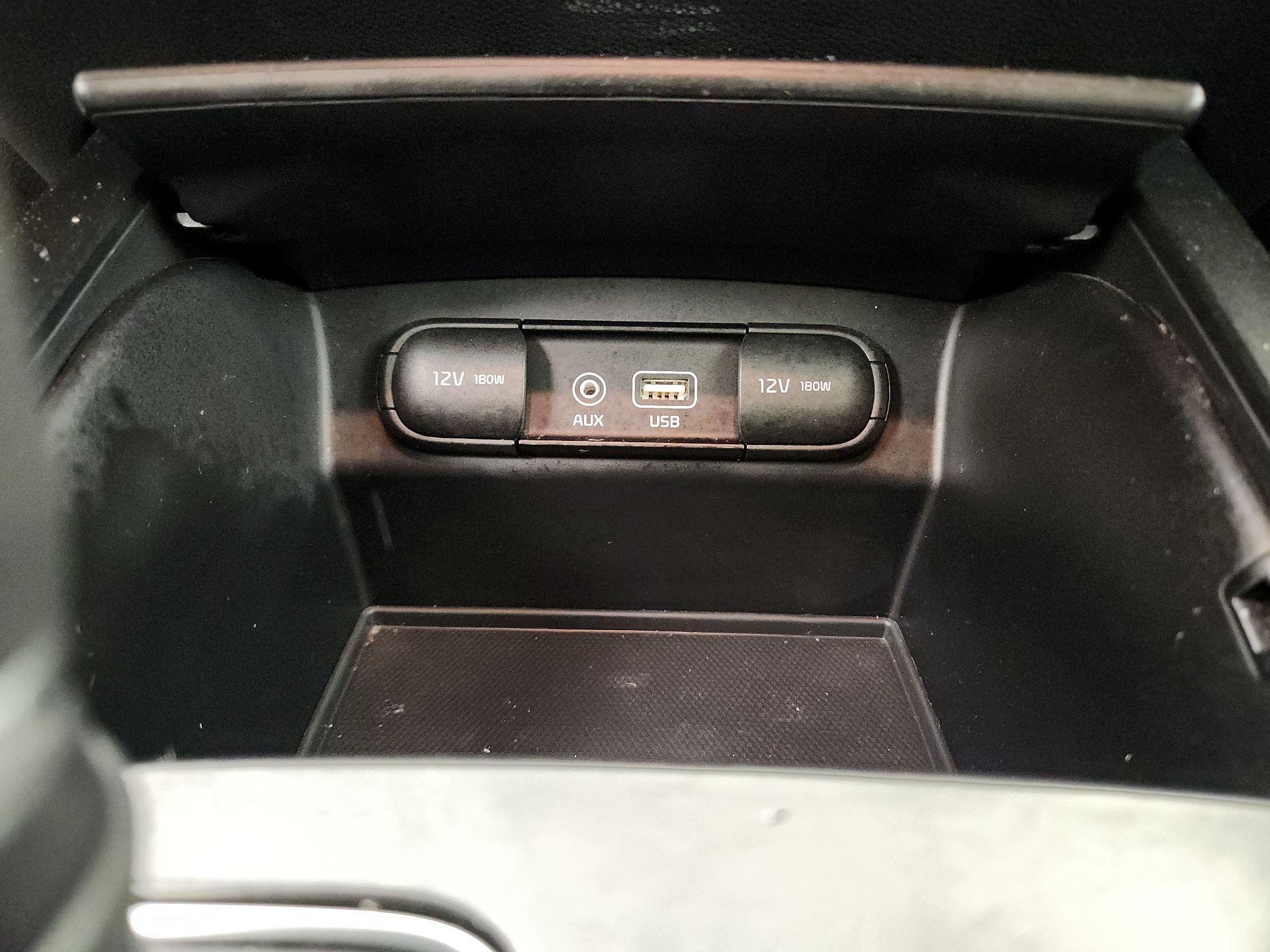 Thumbnail: 2017 Kia Sorento - 17