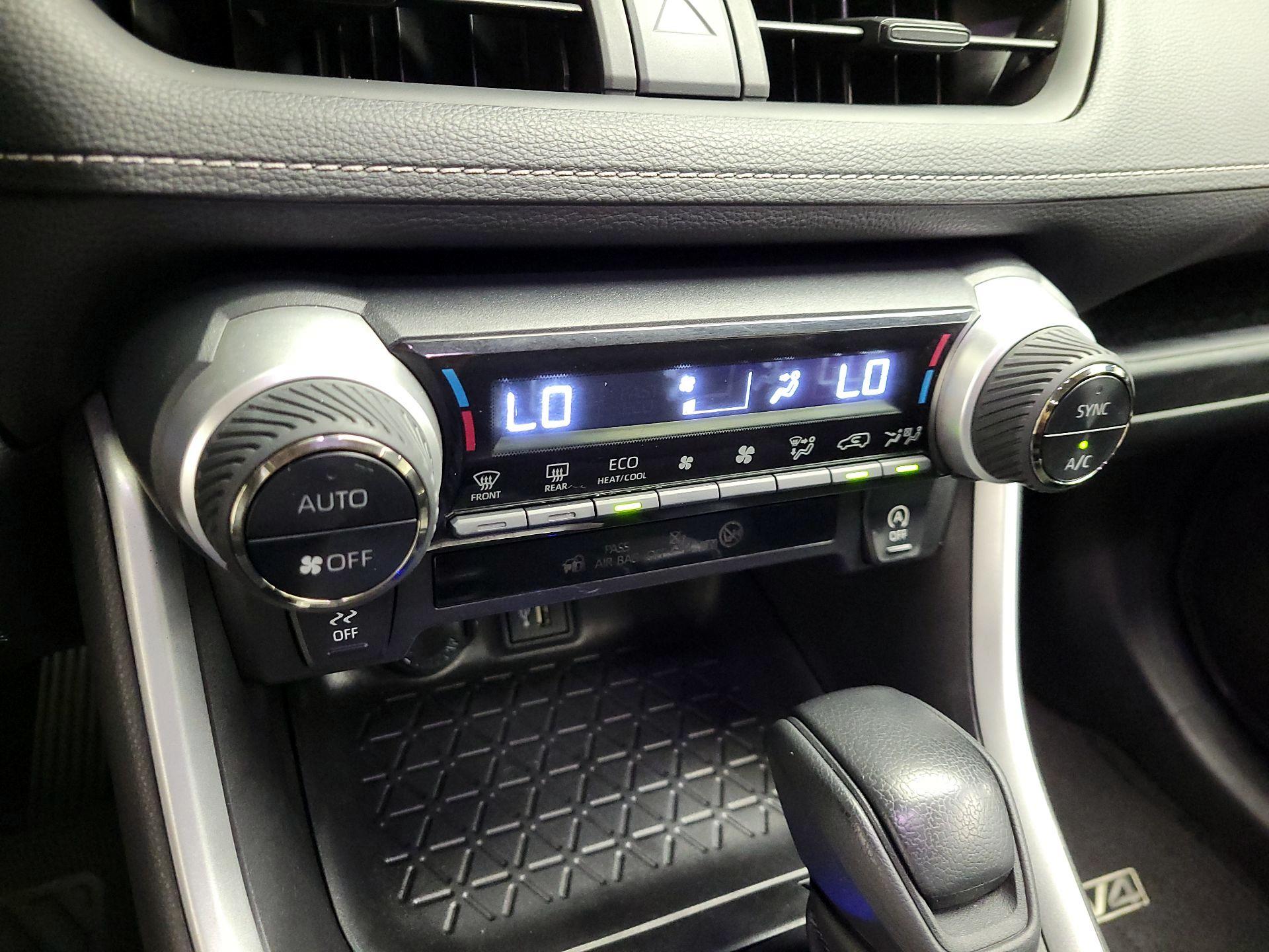 Thumbnail: 2024 Toyota RAV4 - 17