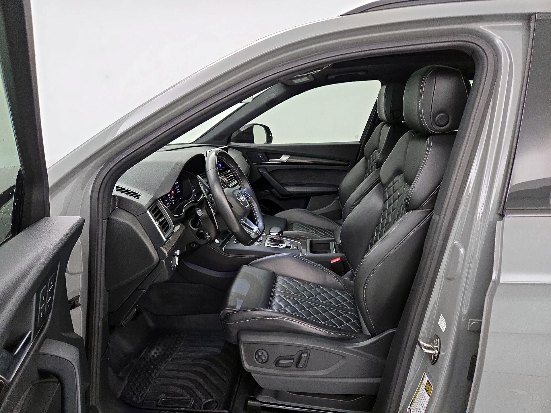 Thumbnail: 2020 Audi SQ5 - 11