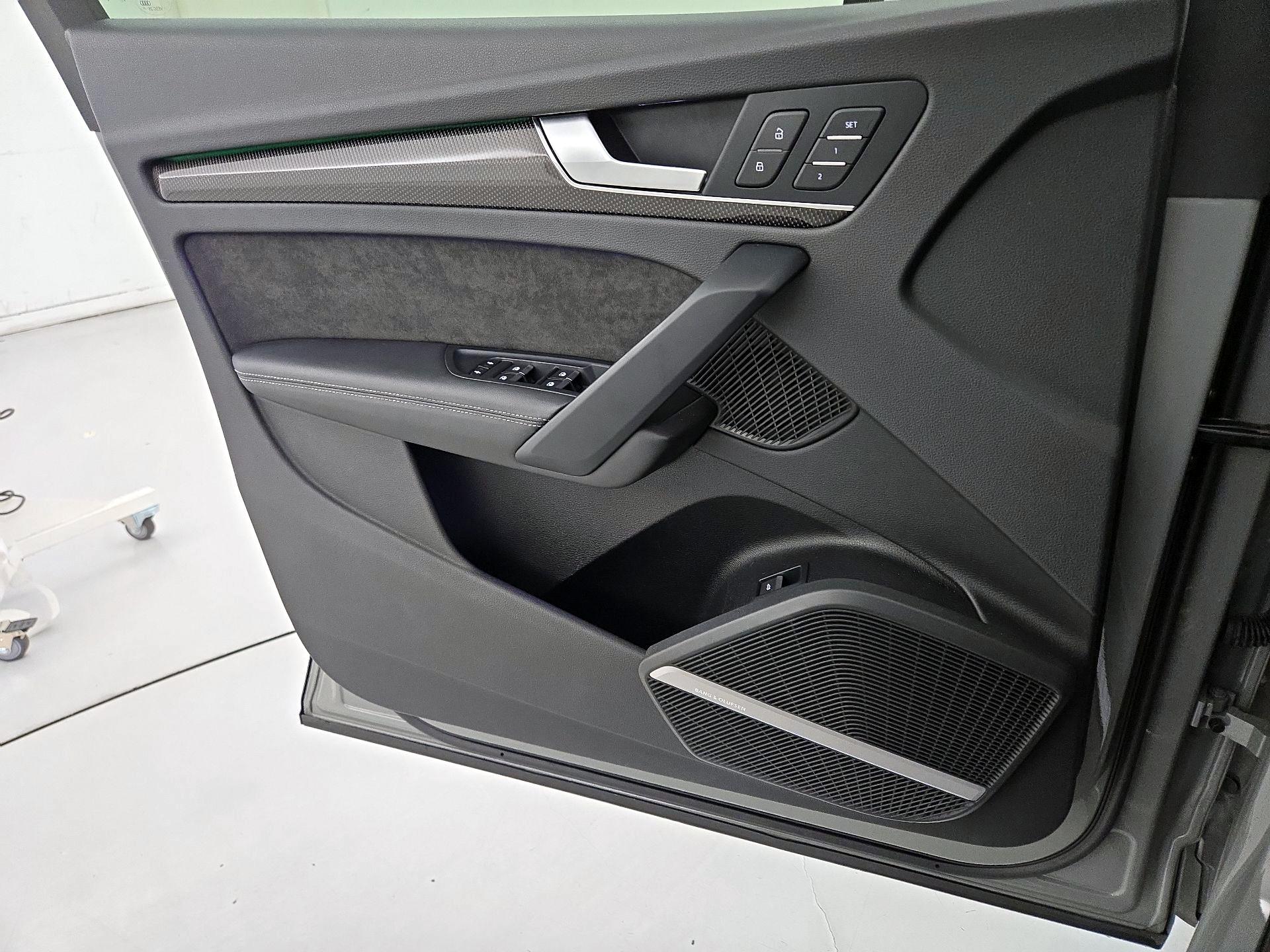 Thumbnail: 2020 Audi SQ5 - 12