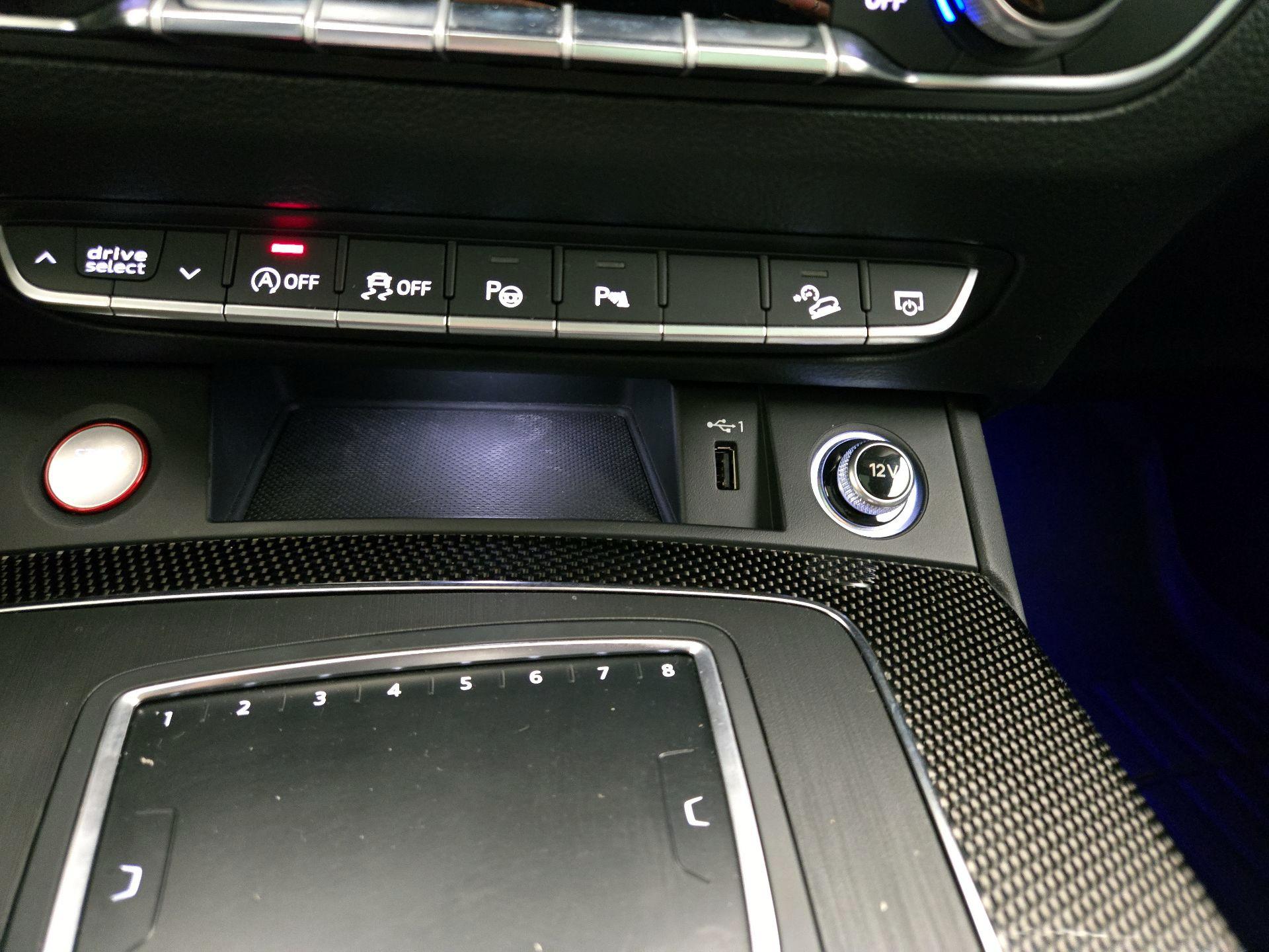 Thumbnail: 2020 Audi SQ5 - 19