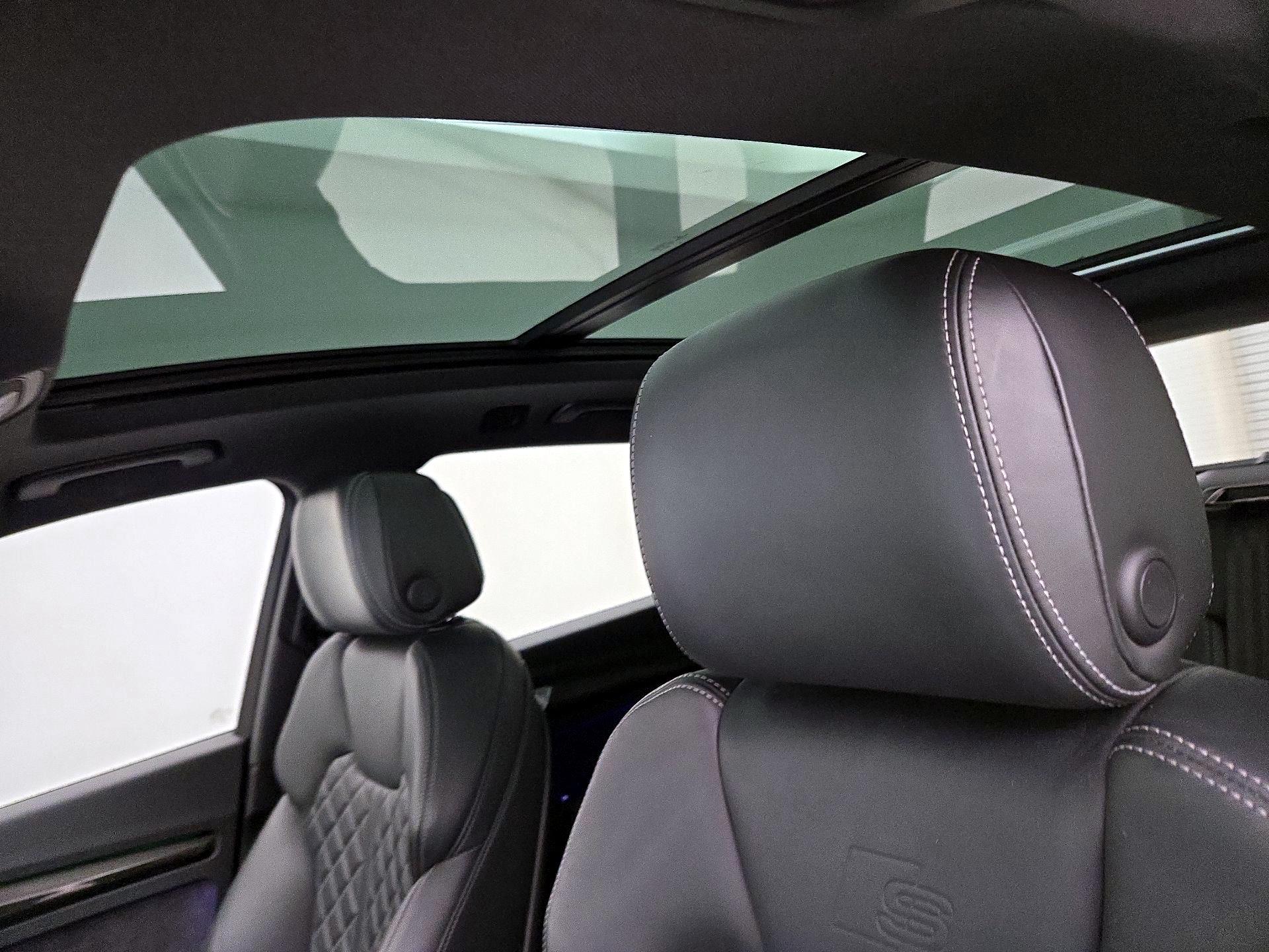 Thumbnail: 2020 Audi SQ5 - 20