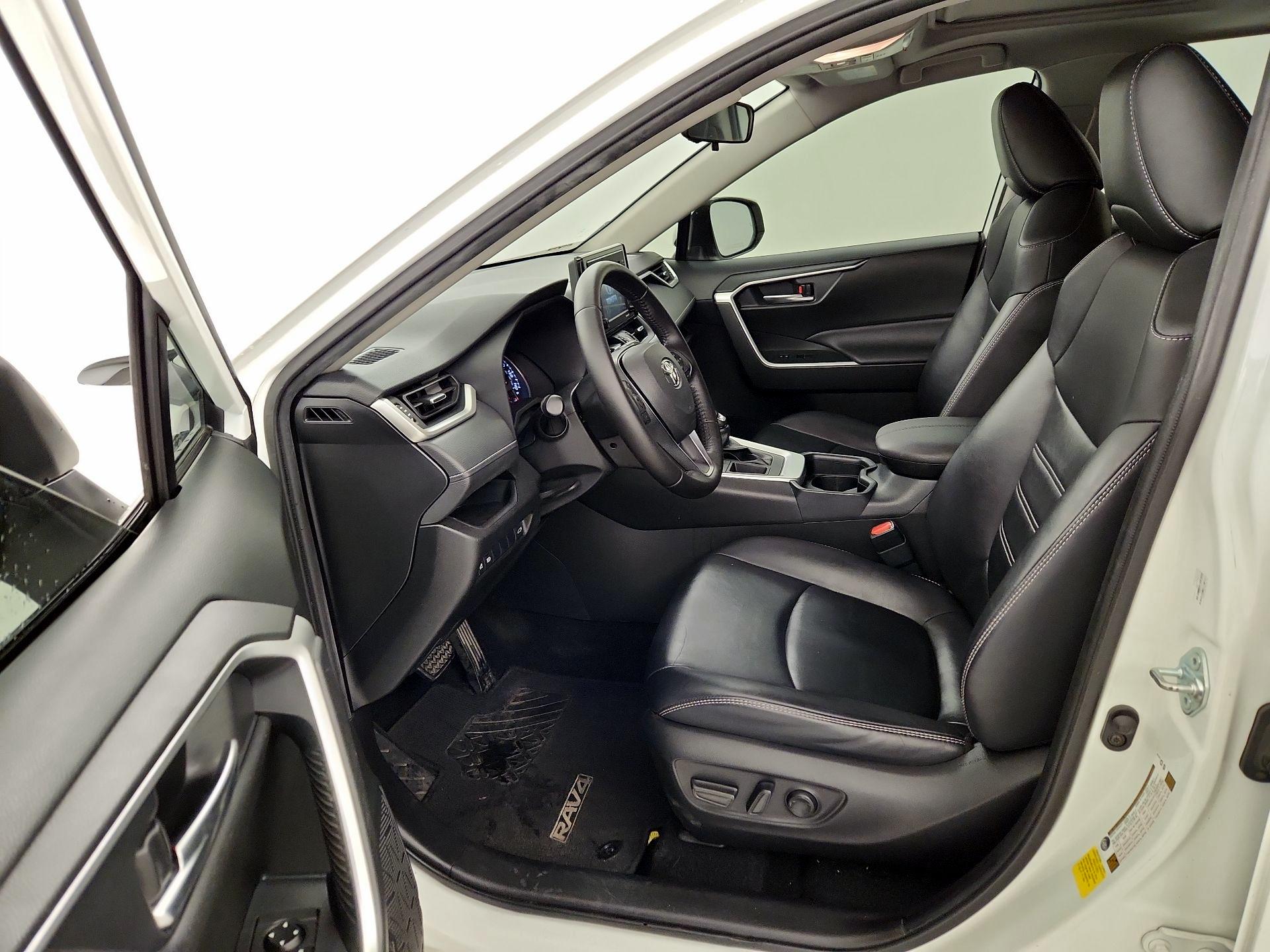 Thumbnail: 2020 Toyota RAV4 - 11