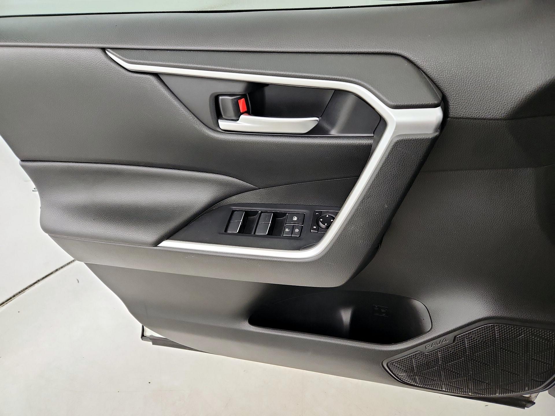 Thumbnail: 2020 Toyota RAV4 - 12