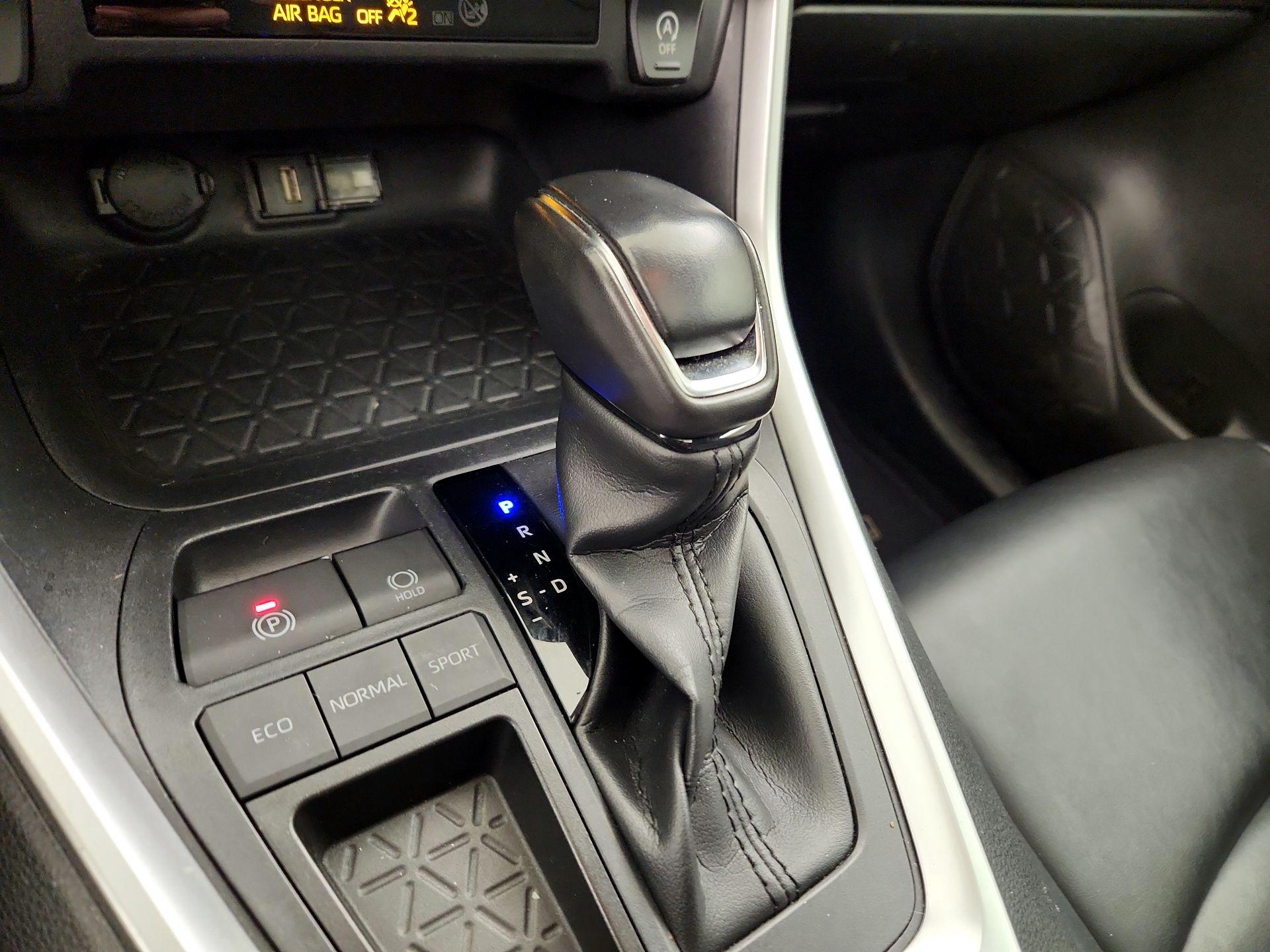 Thumbnail: 2020 Toyota RAV4 - 17