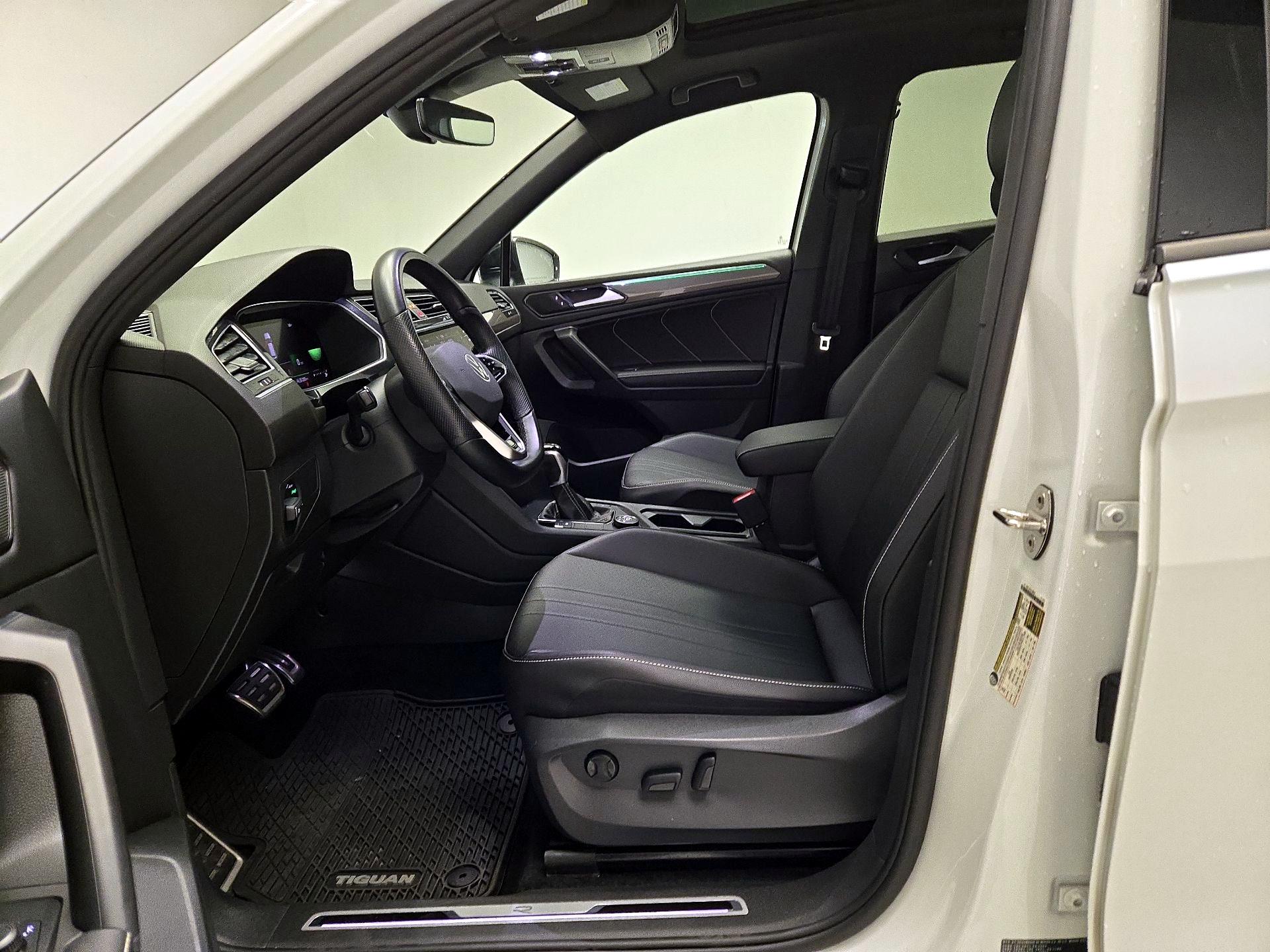 Thumbnail: 2023 Volkswagen Tiguan - 11