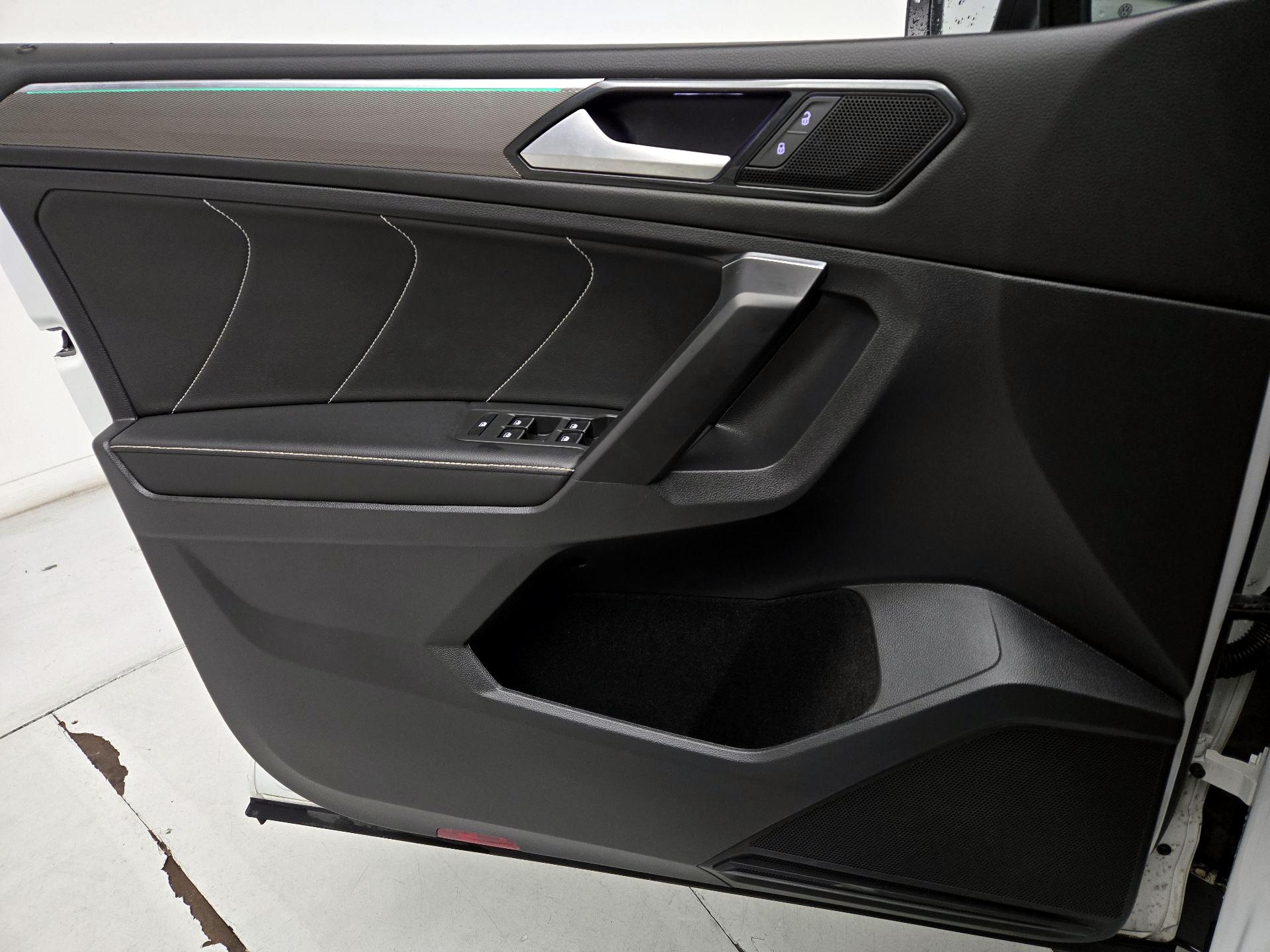 Thumbnail: 2023 Volkswagen Tiguan - 12