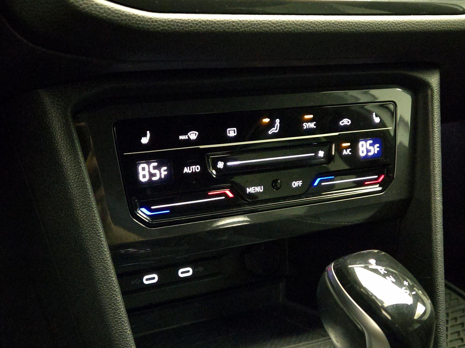 Thumbnail: 2023 Volkswagen Tiguan - 16