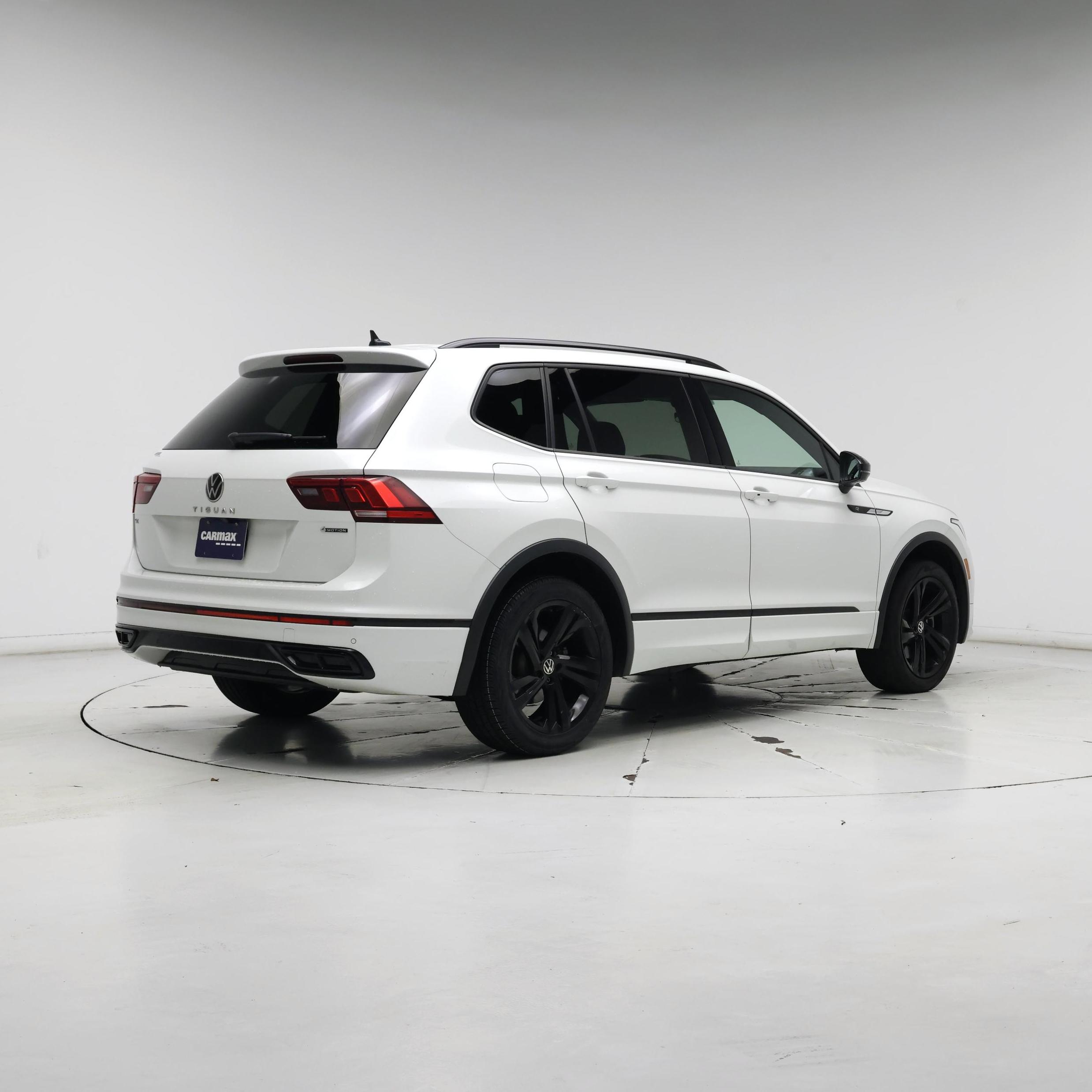 Thumbnail: 2023 Volkswagen Tiguan - 8