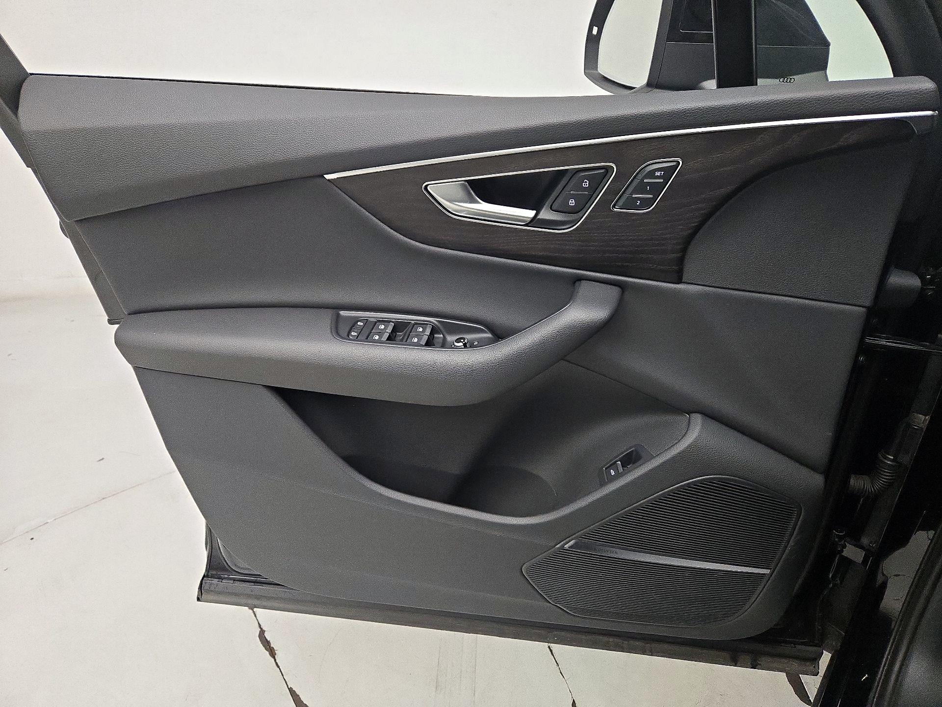 Thumbnail: 2022 Audi Q7 - 12