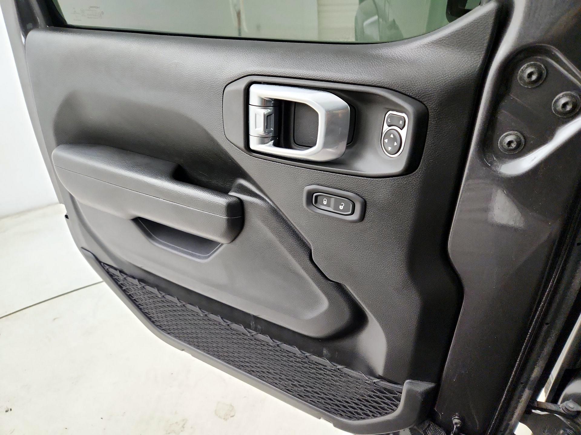 Thumbnail: 2022 Jeep Gladiator - 12