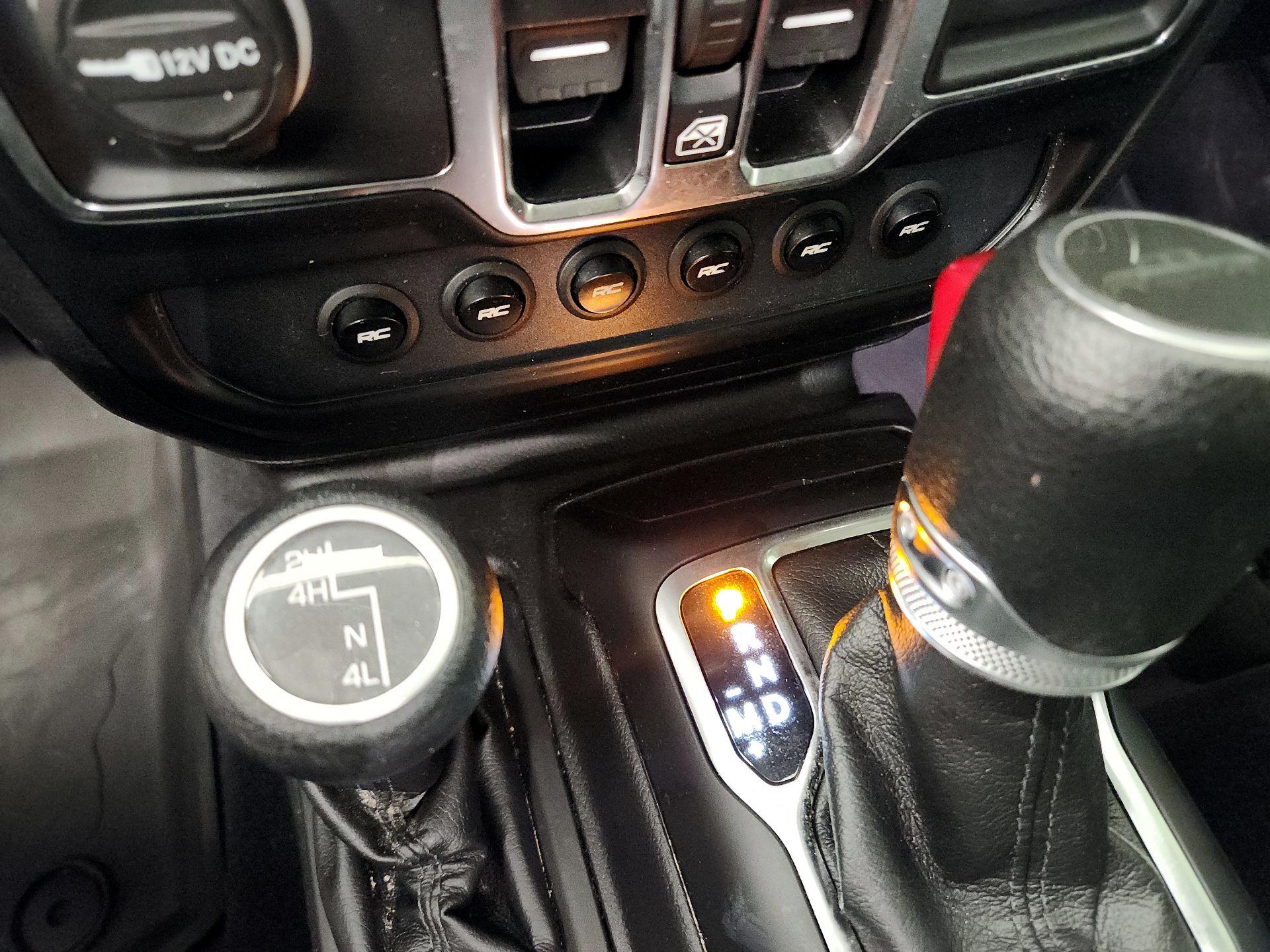 Thumbnail: 2022 Jeep Gladiator - 17