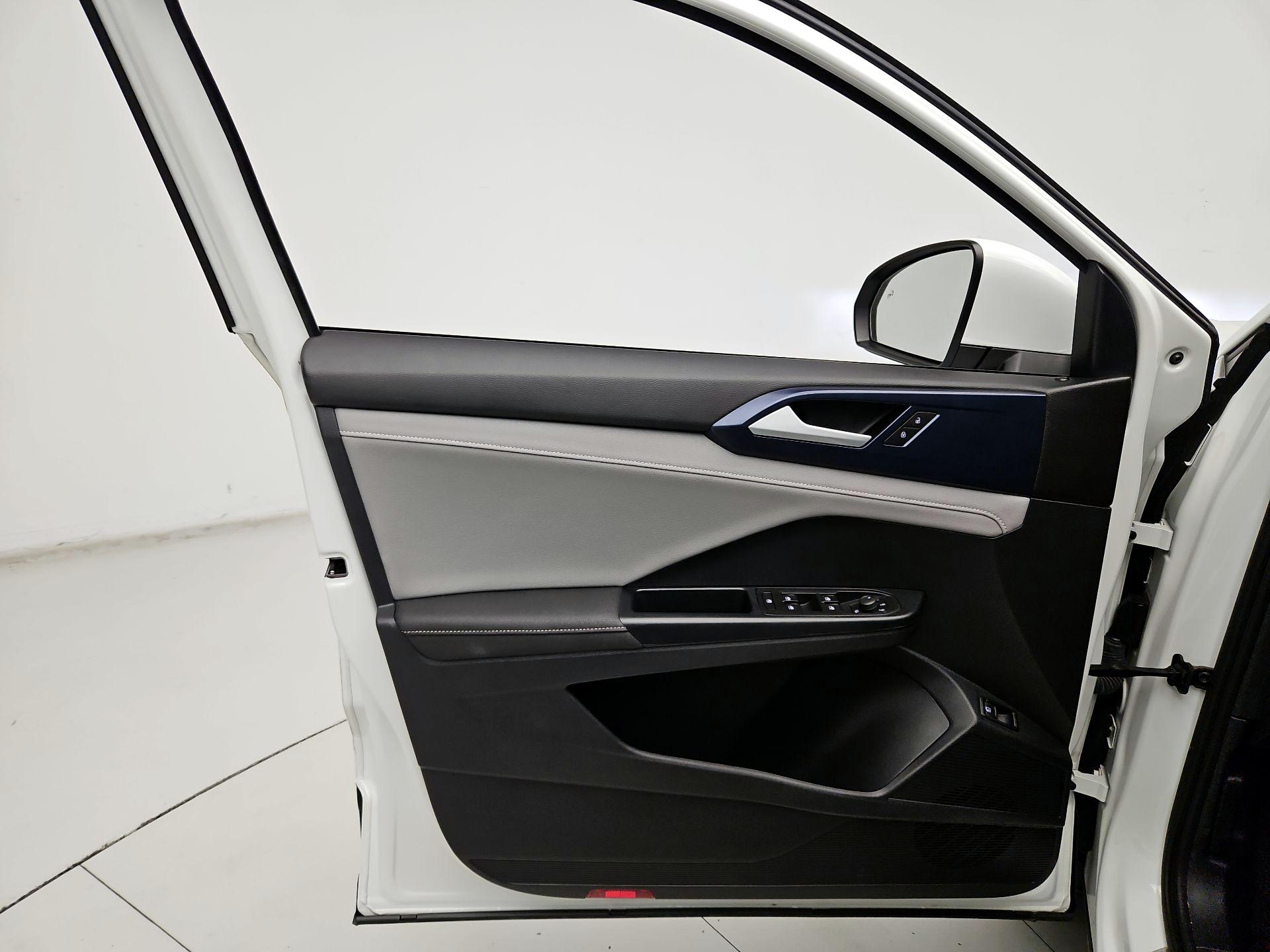 Thumbnail: 2024 Volkswagen Taos - 12