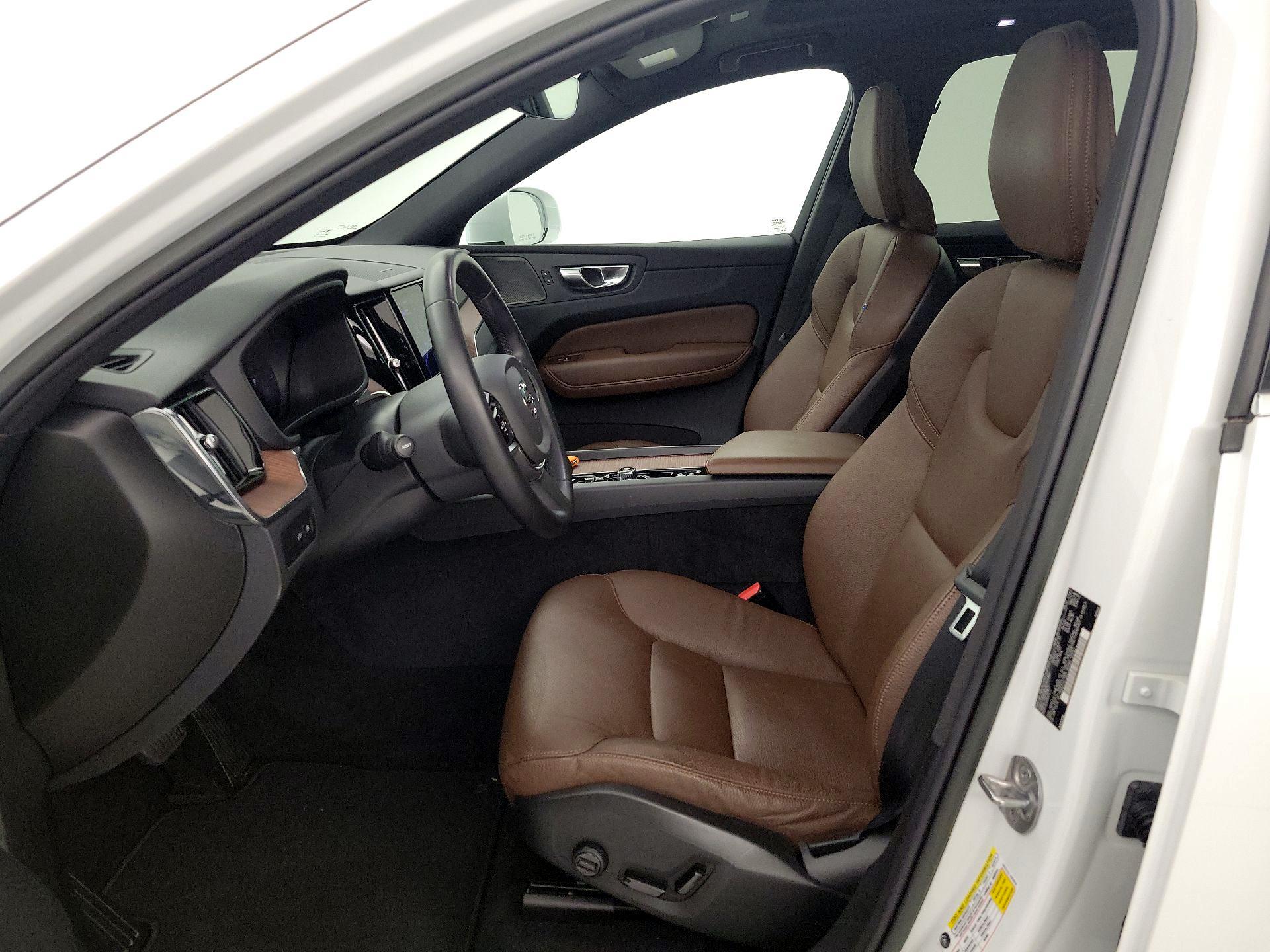 Thumbnail: 2023 Volvo XC60 - 11