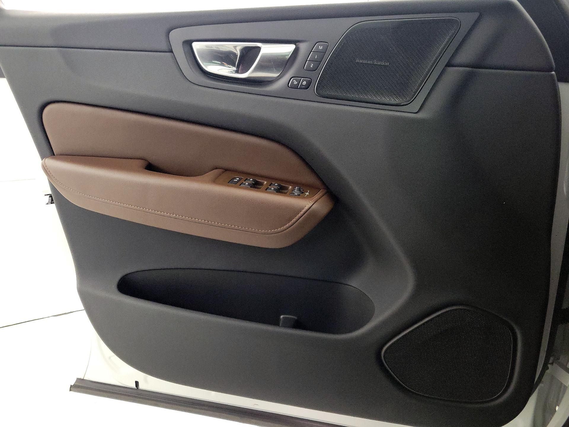 Thumbnail: 2023 Volvo XC60 - 12