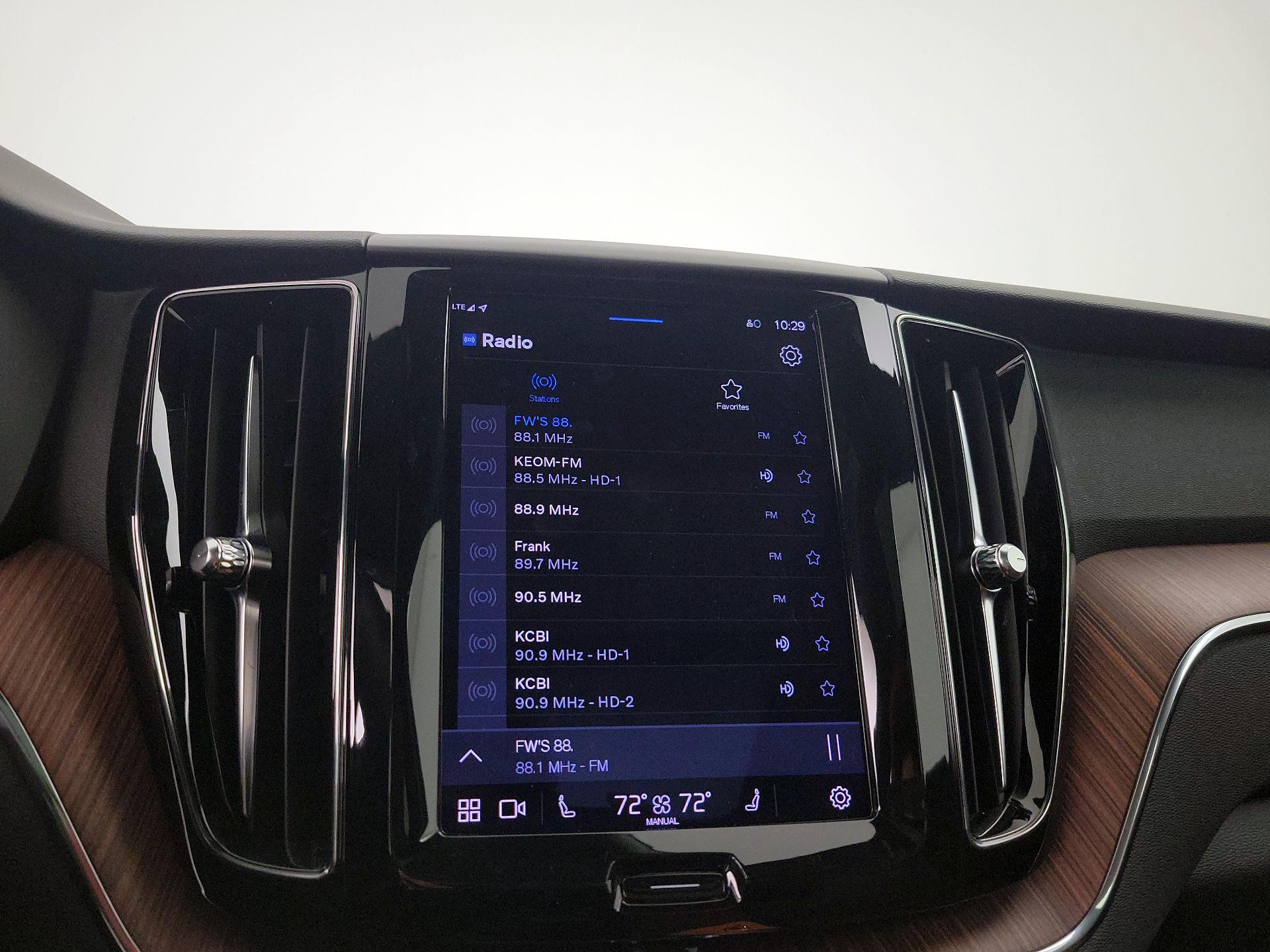 Thumbnail: 2023 Volvo XC60 - 16