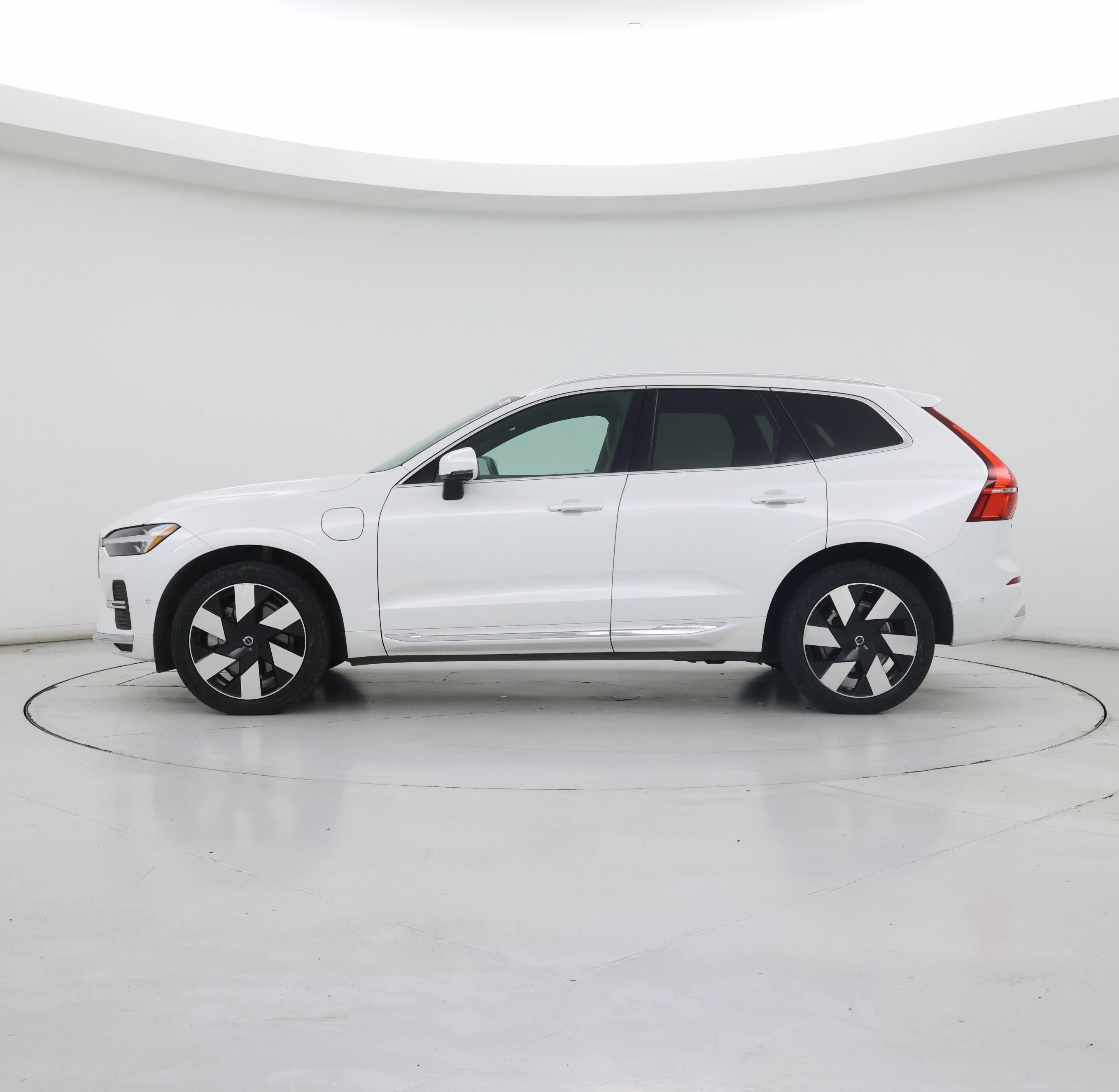 Thumbnail: 2023 Volvo XC60 - 3