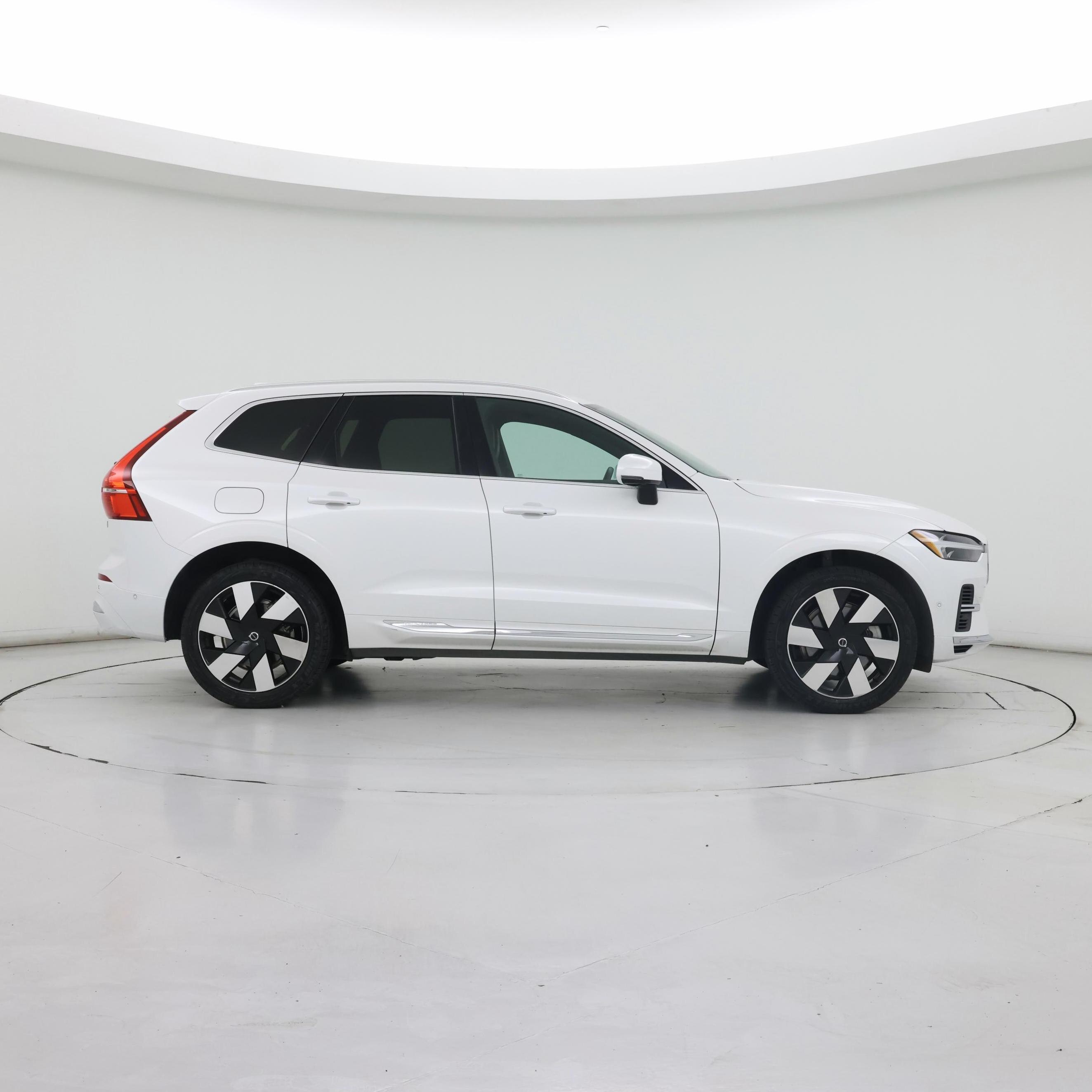 Thumbnail: 2023 Volvo XC60 - 7