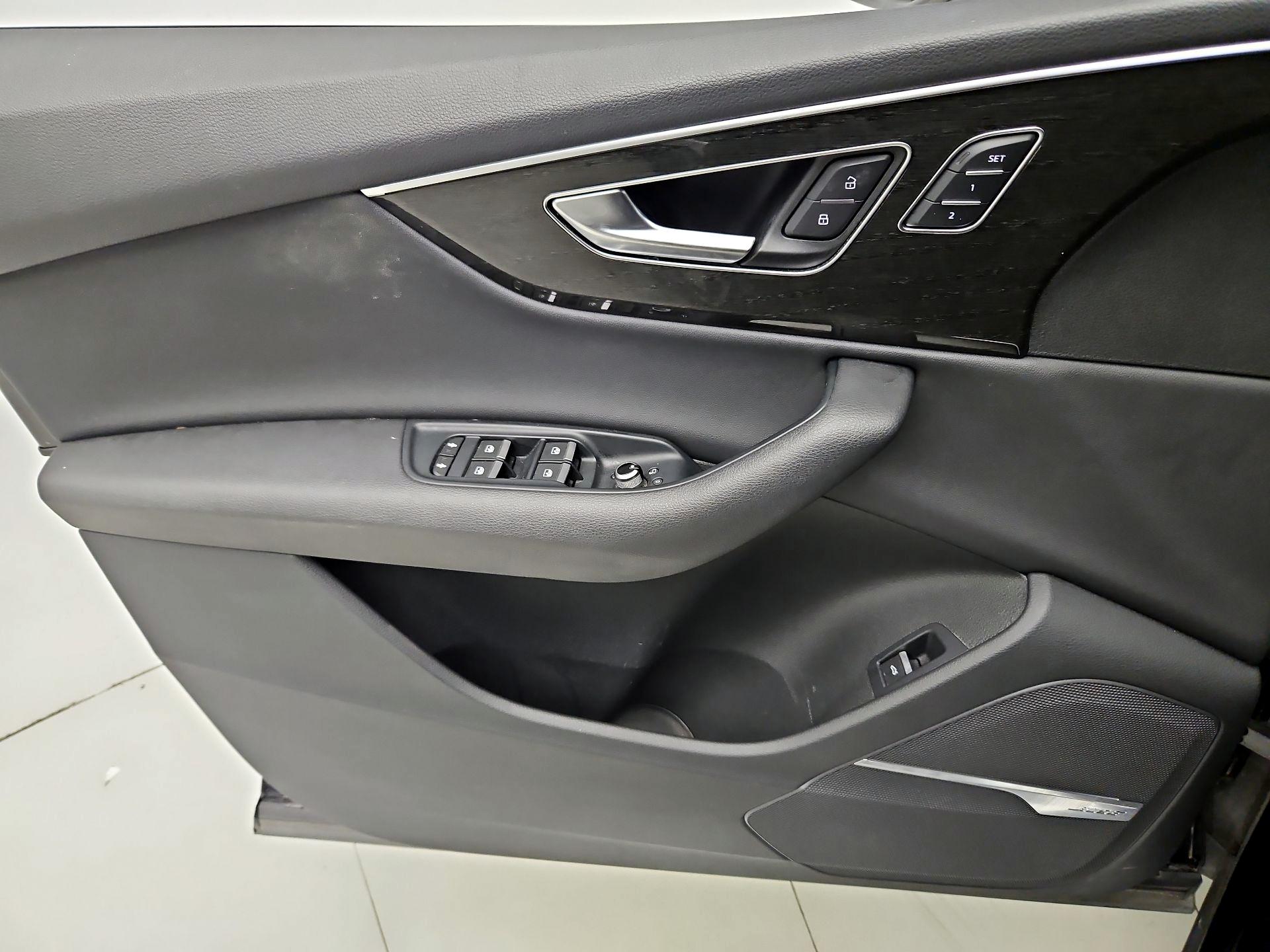 Thumbnail: 2020 Audi Q7 - 12