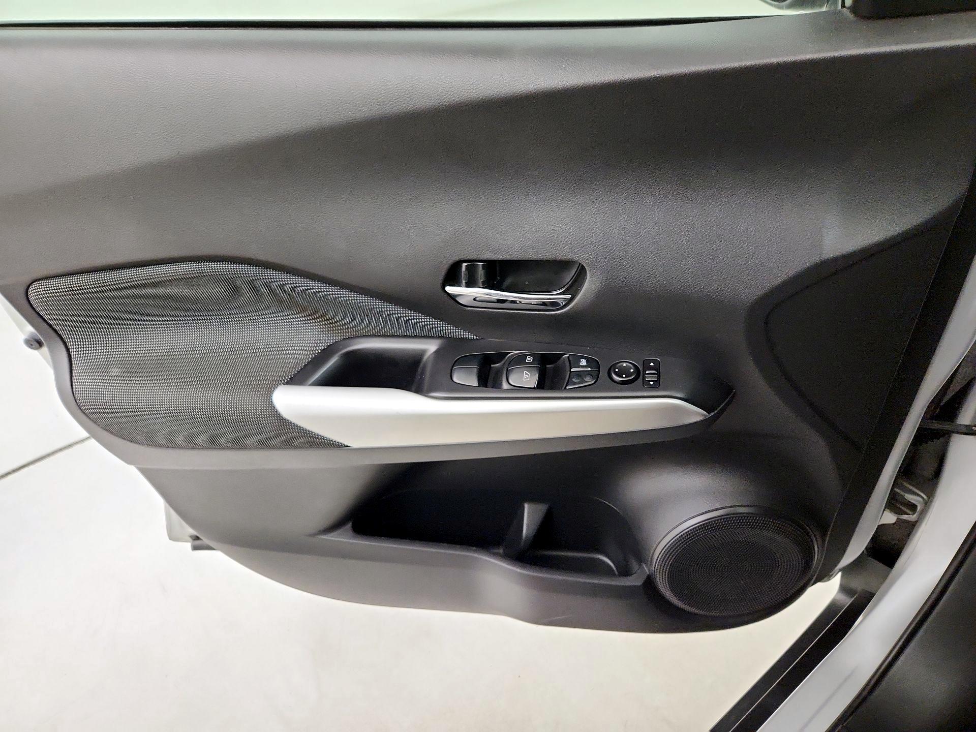 Thumbnail: 2020 Nissan Kicks - 12