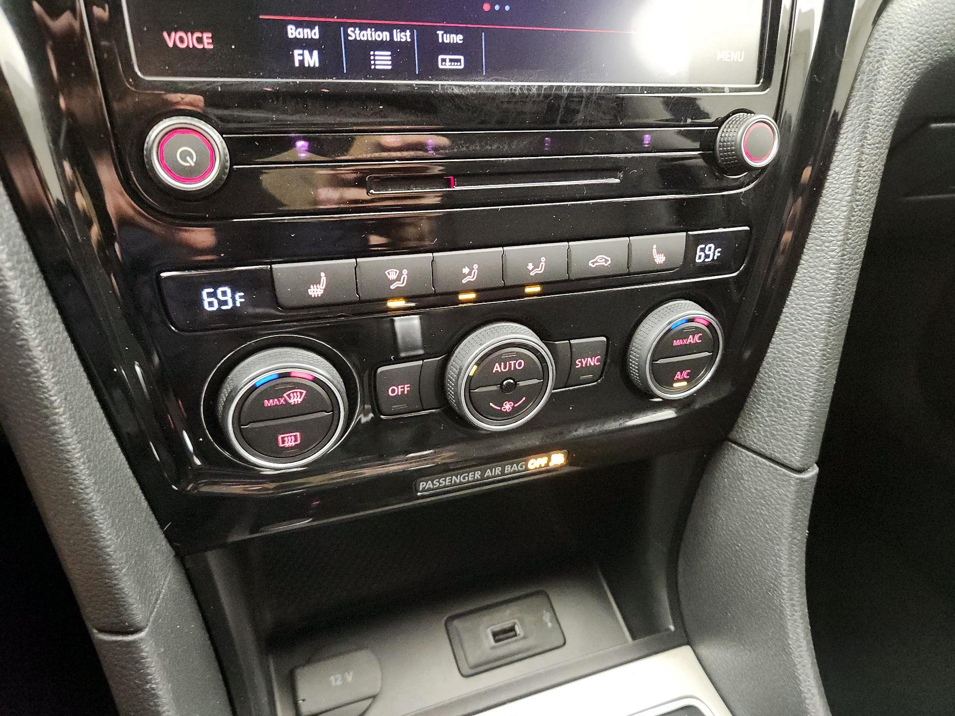 Thumbnail: 2022 Volkswagen Passat - 16