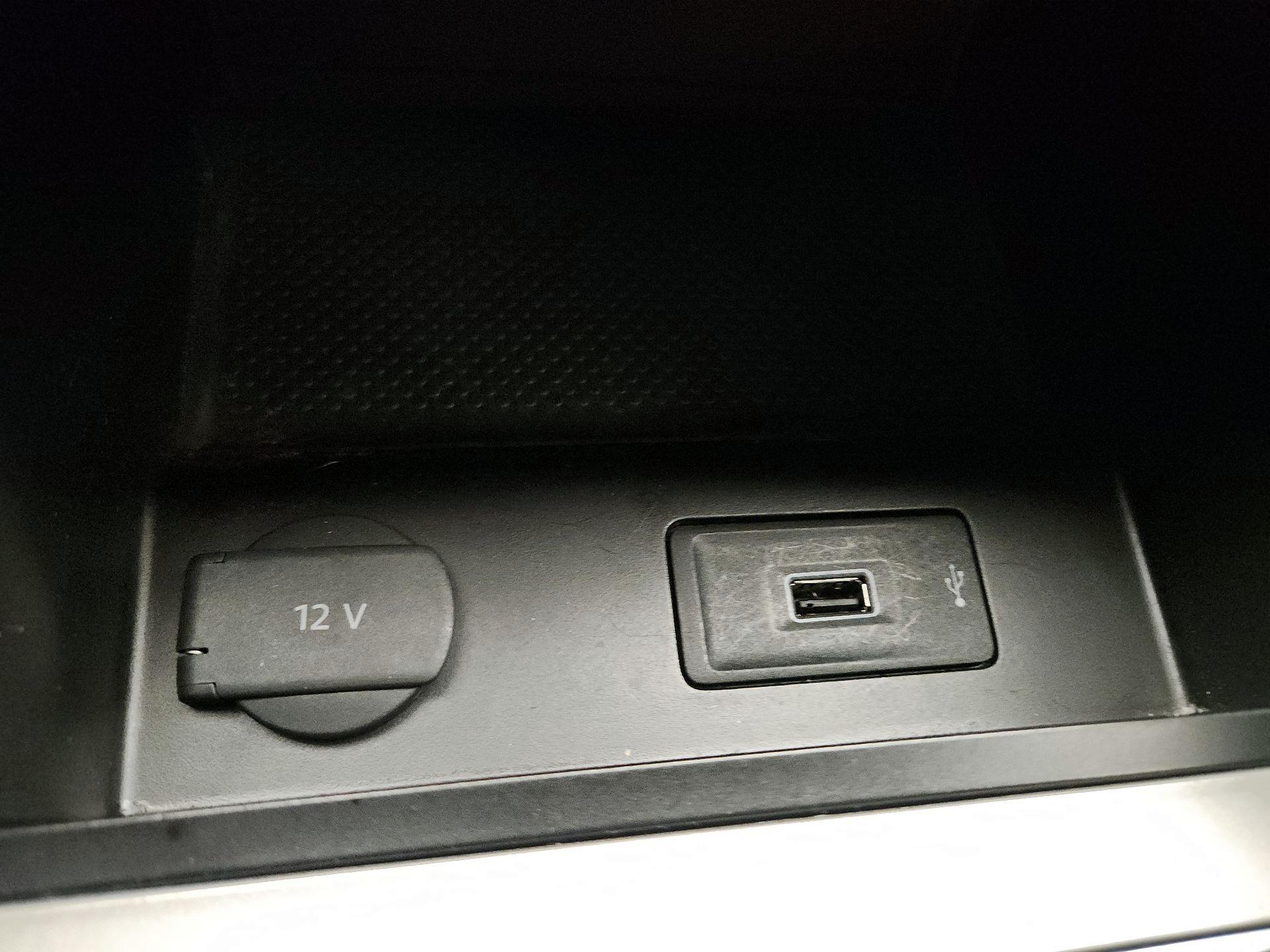 Thumbnail: 2022 Volkswagen Passat - 18