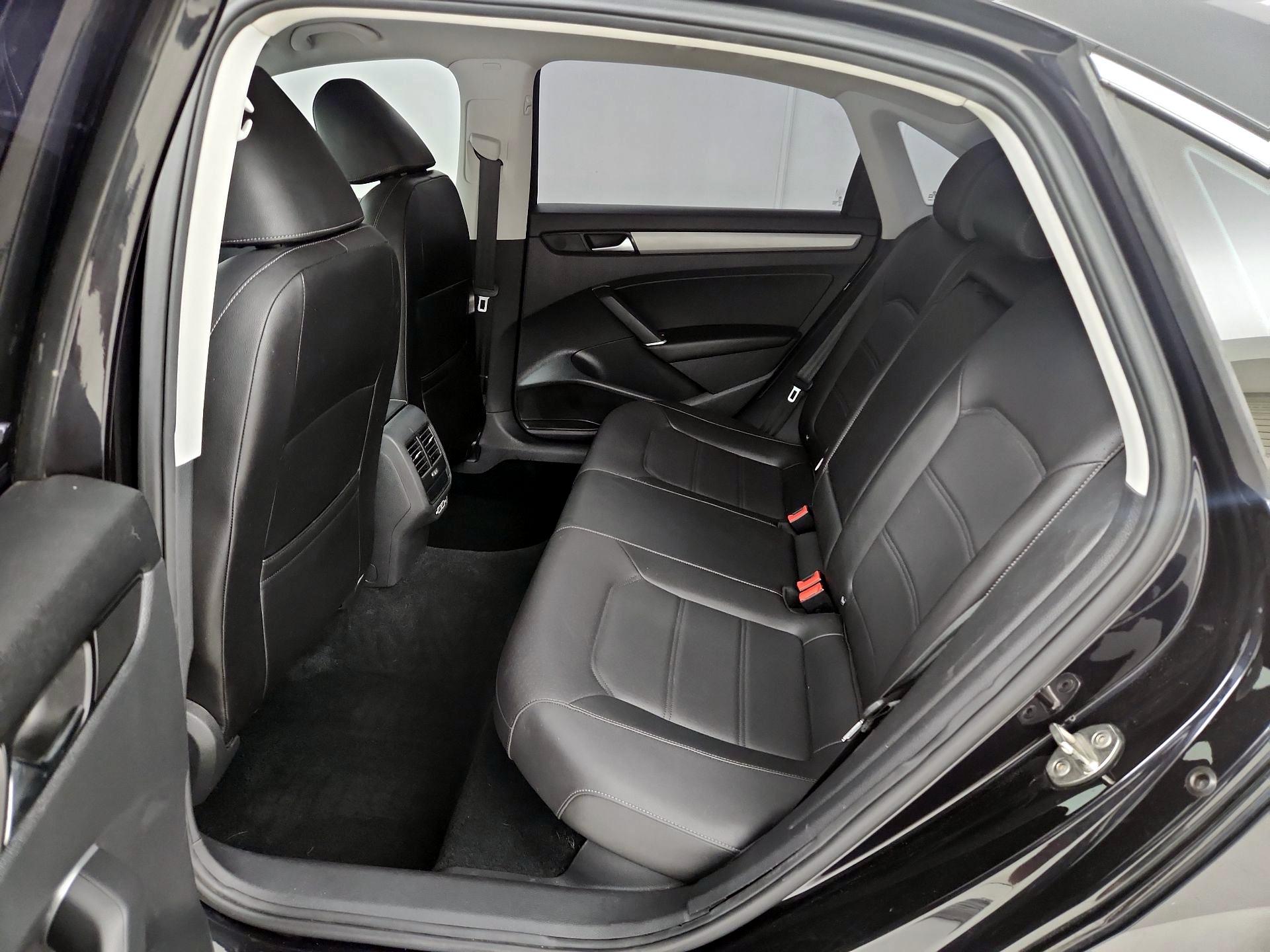 Thumbnail: 2022 Volkswagen Passat - 20