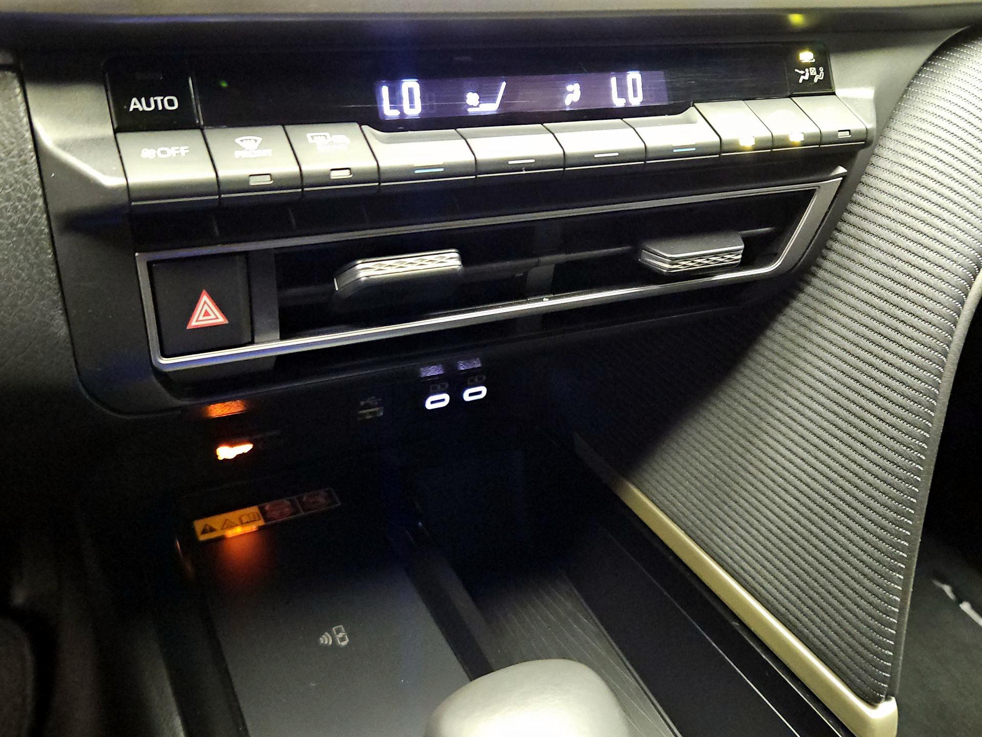 Thumbnail: 2025 Toyota Camry - 16