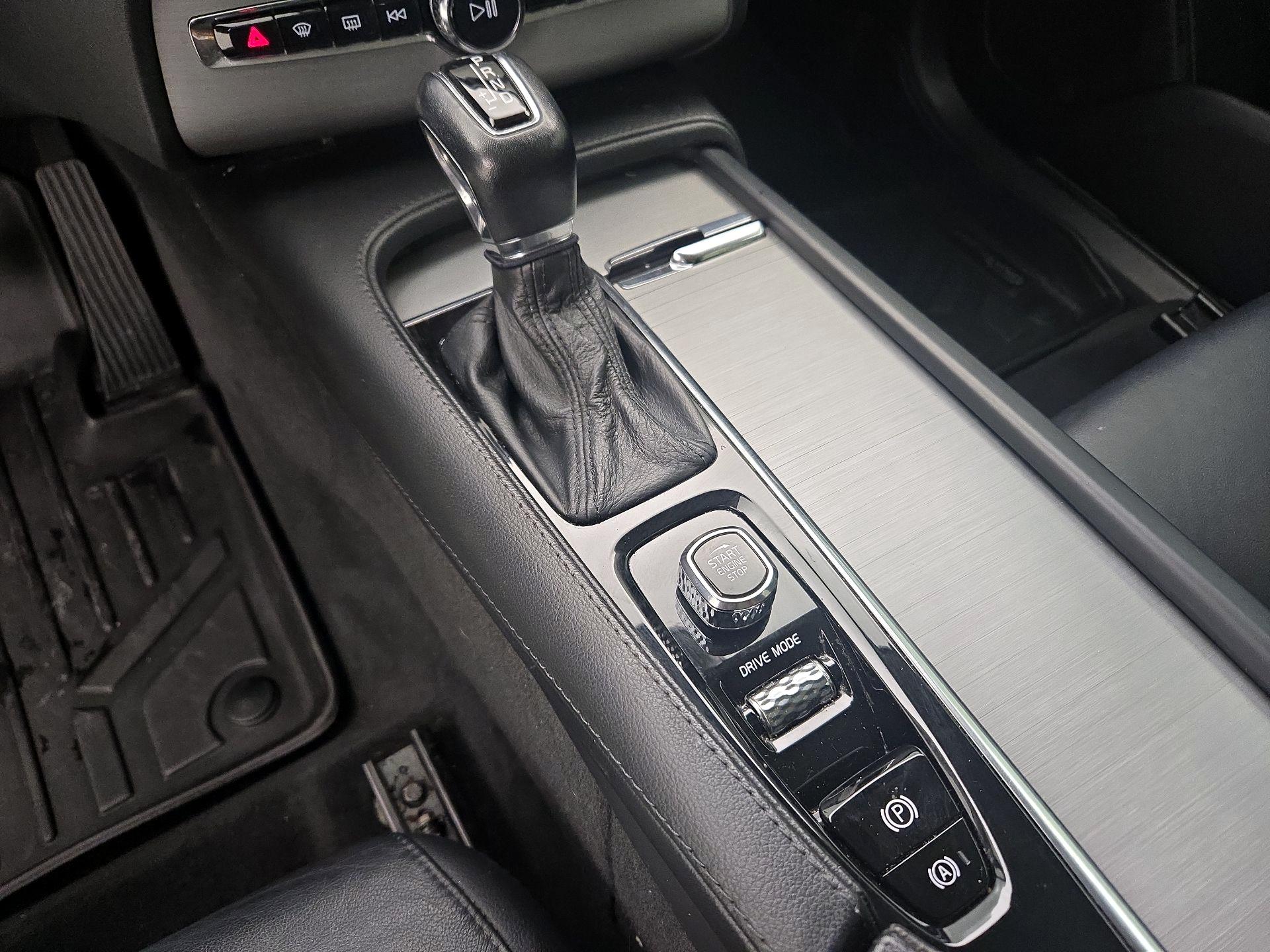 Thumbnail: 2021 Volvo XC90 - 17