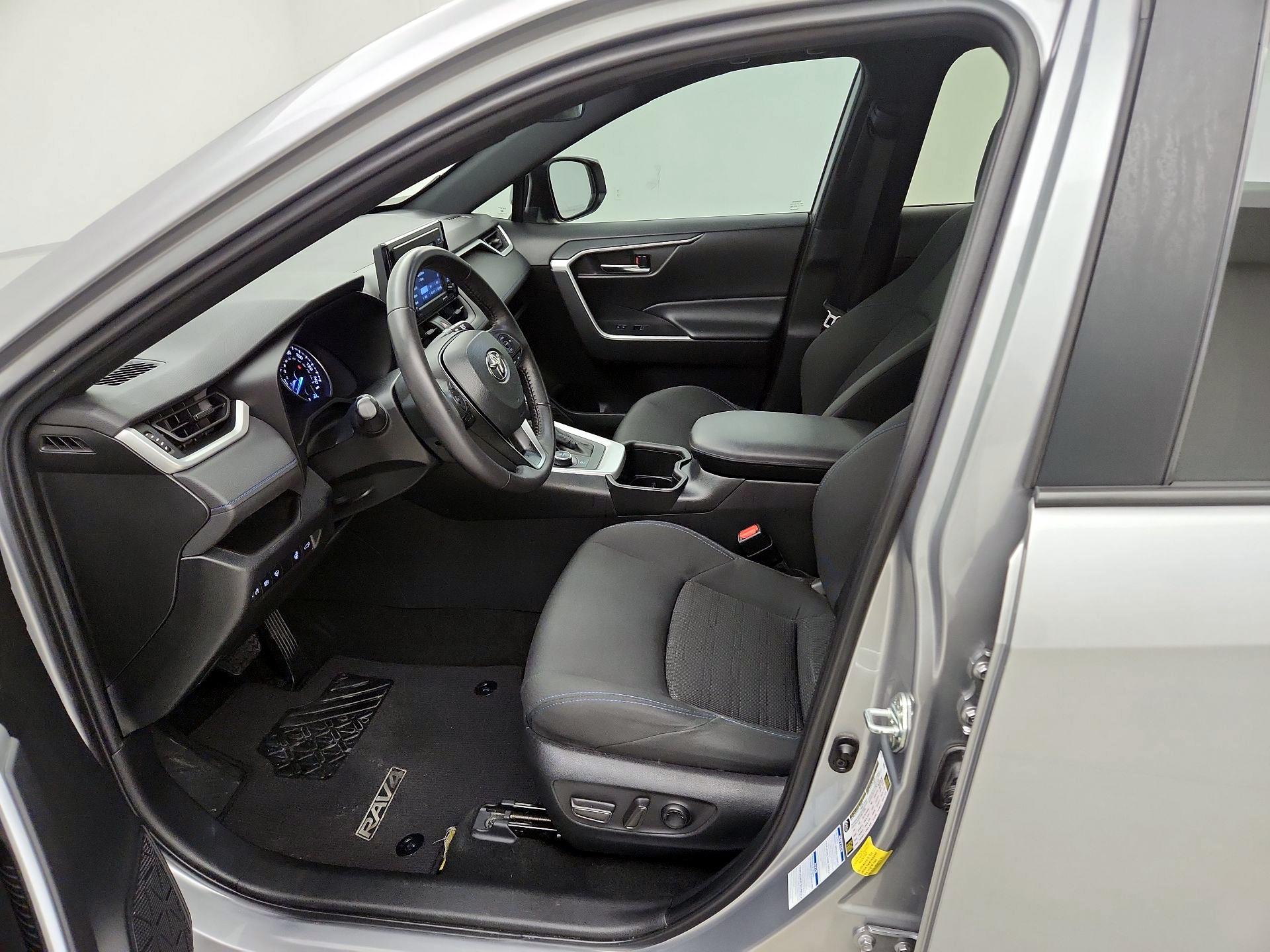 Thumbnail: 2022 Toyota RAV4 - 11