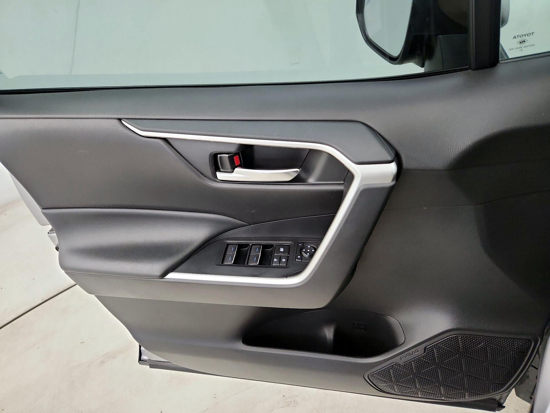 Thumbnail: 2022 Toyota RAV4 - 12