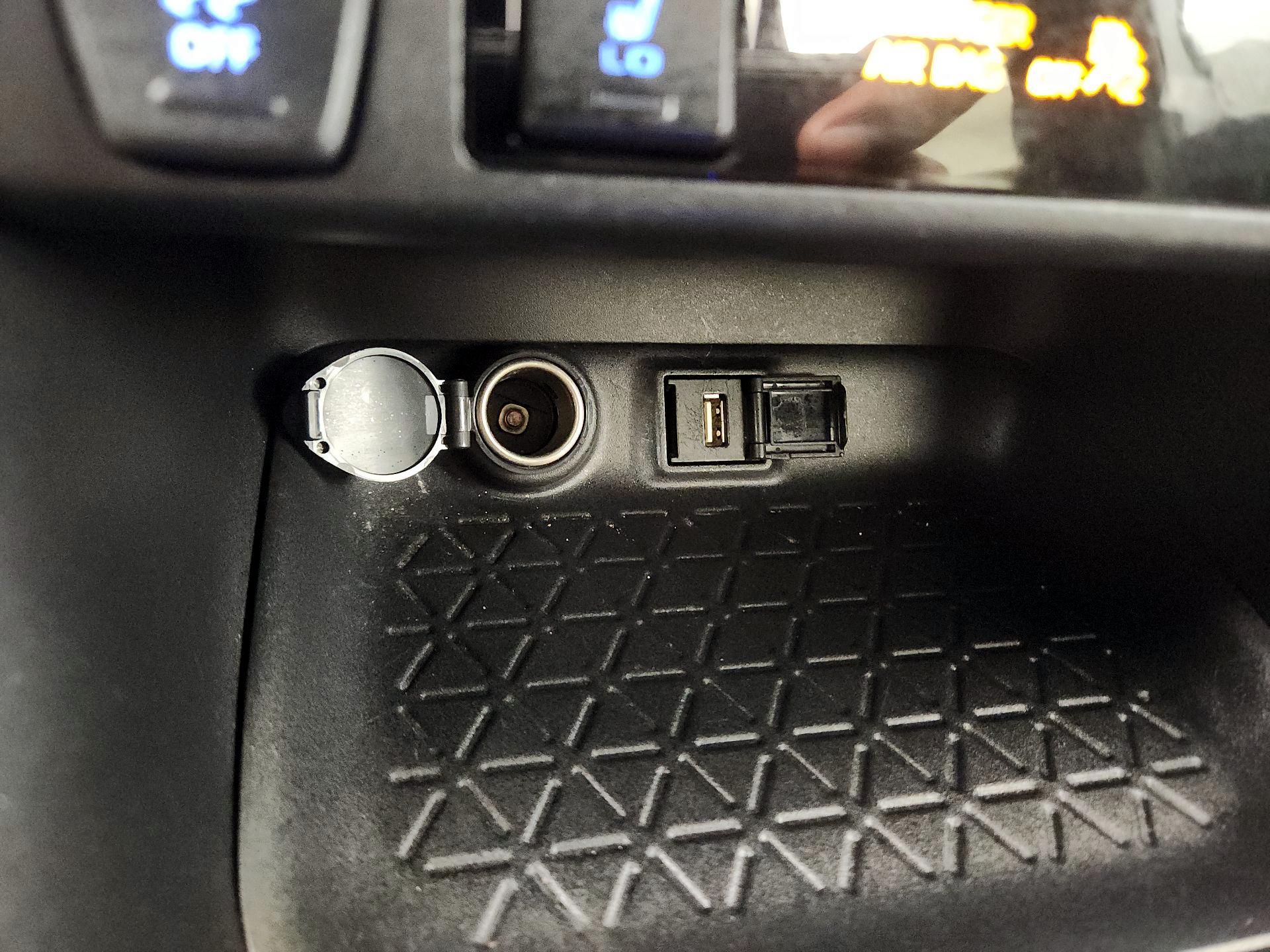 Thumbnail: 2022 Toyota RAV4 - 18