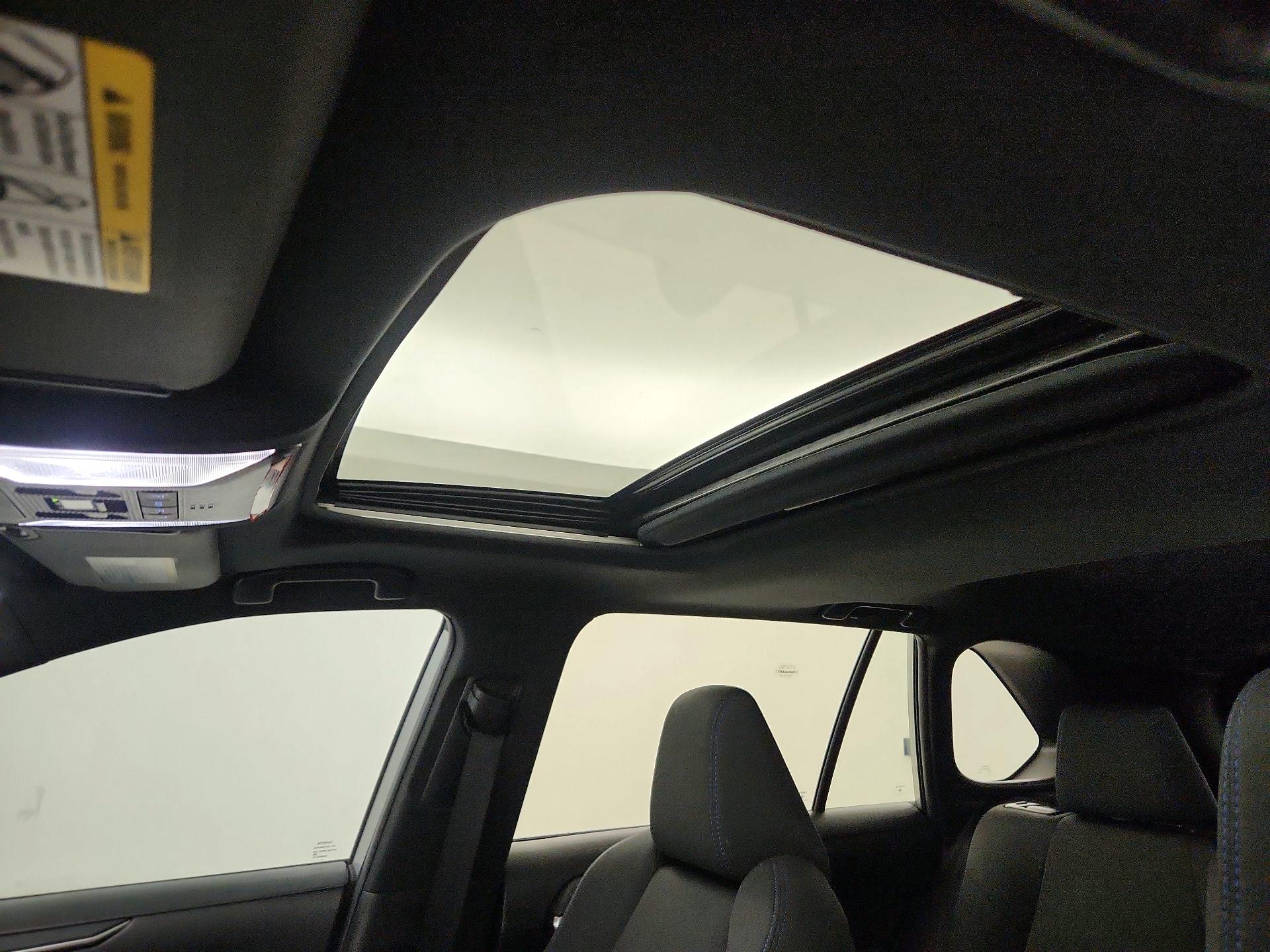 Thumbnail: 2022 Toyota RAV4 - 19