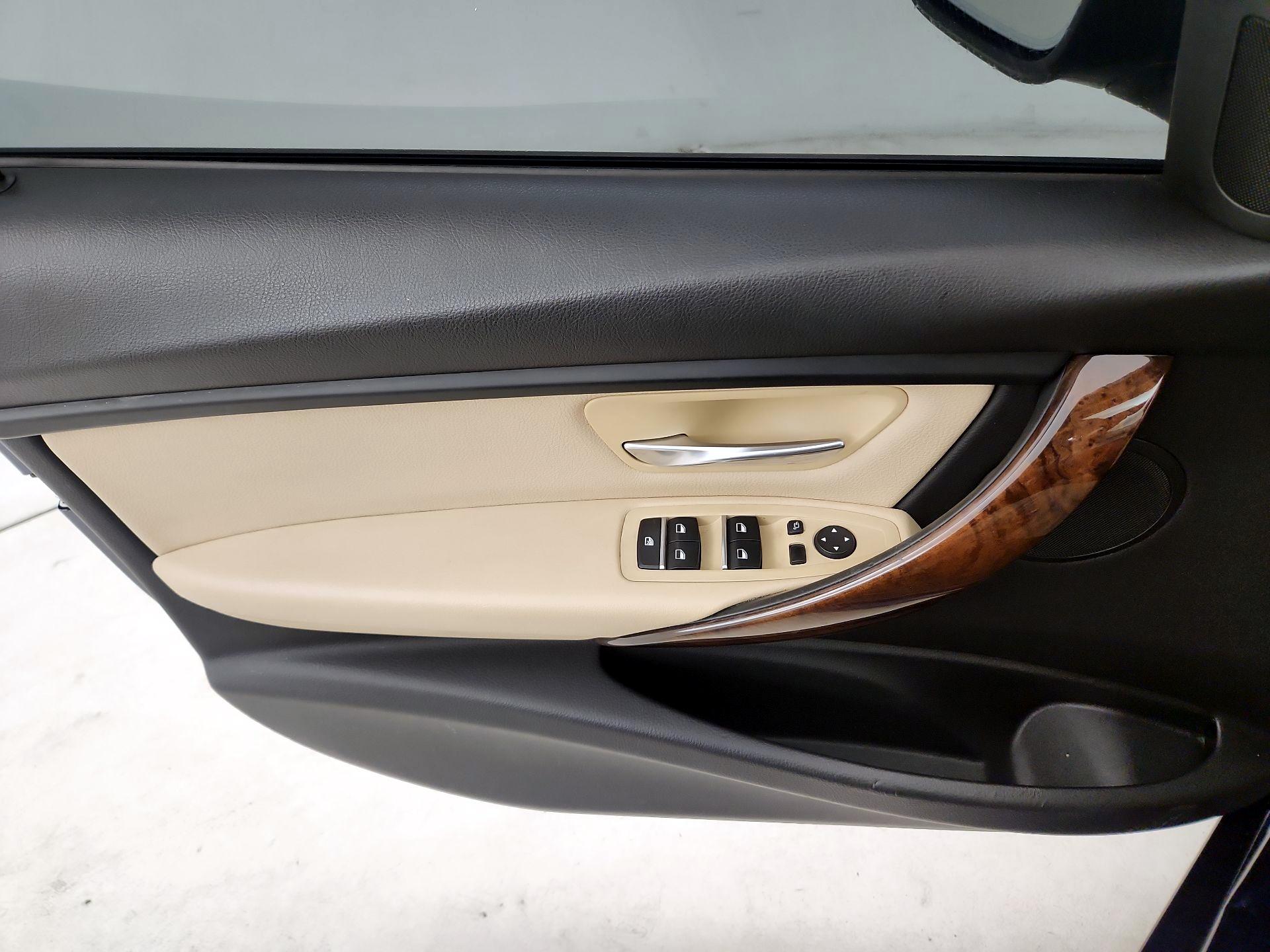 Thumbnail: 2018 BMW 3 Series - 12